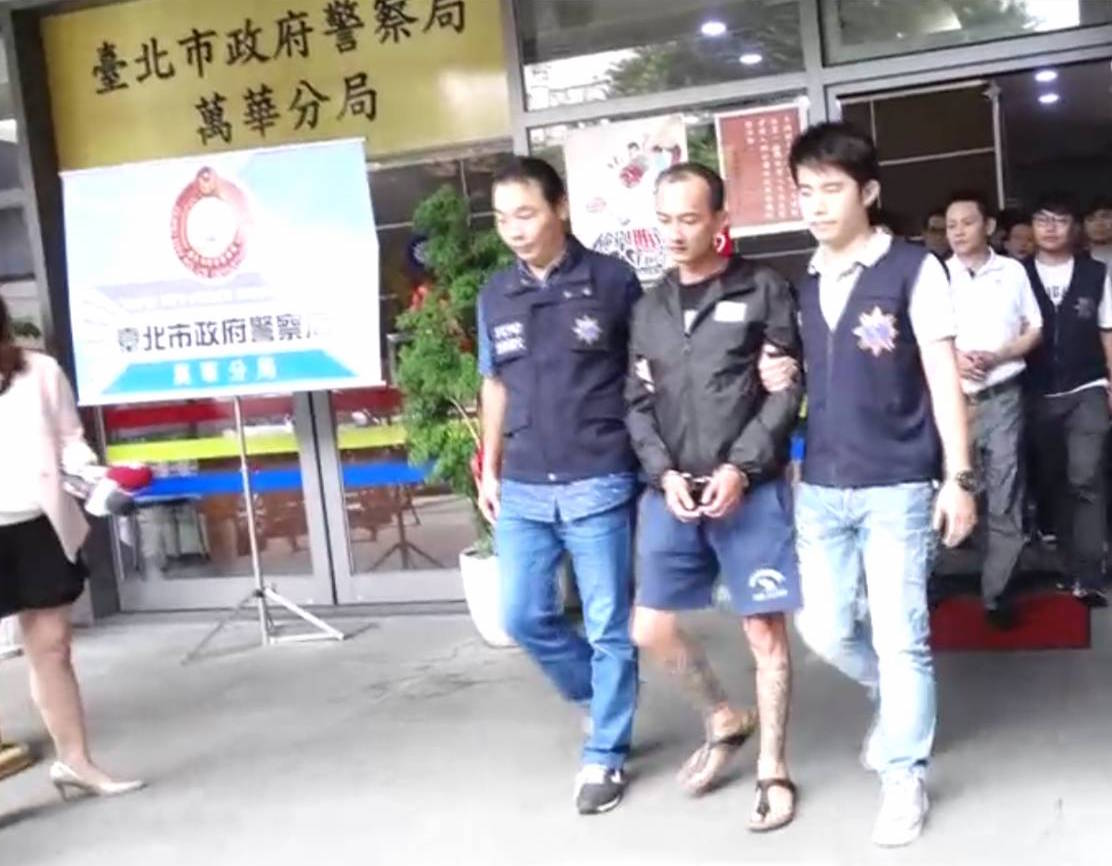 萬華「華西街幫」陳明傑遭檢警拘提到案。（警方提供）