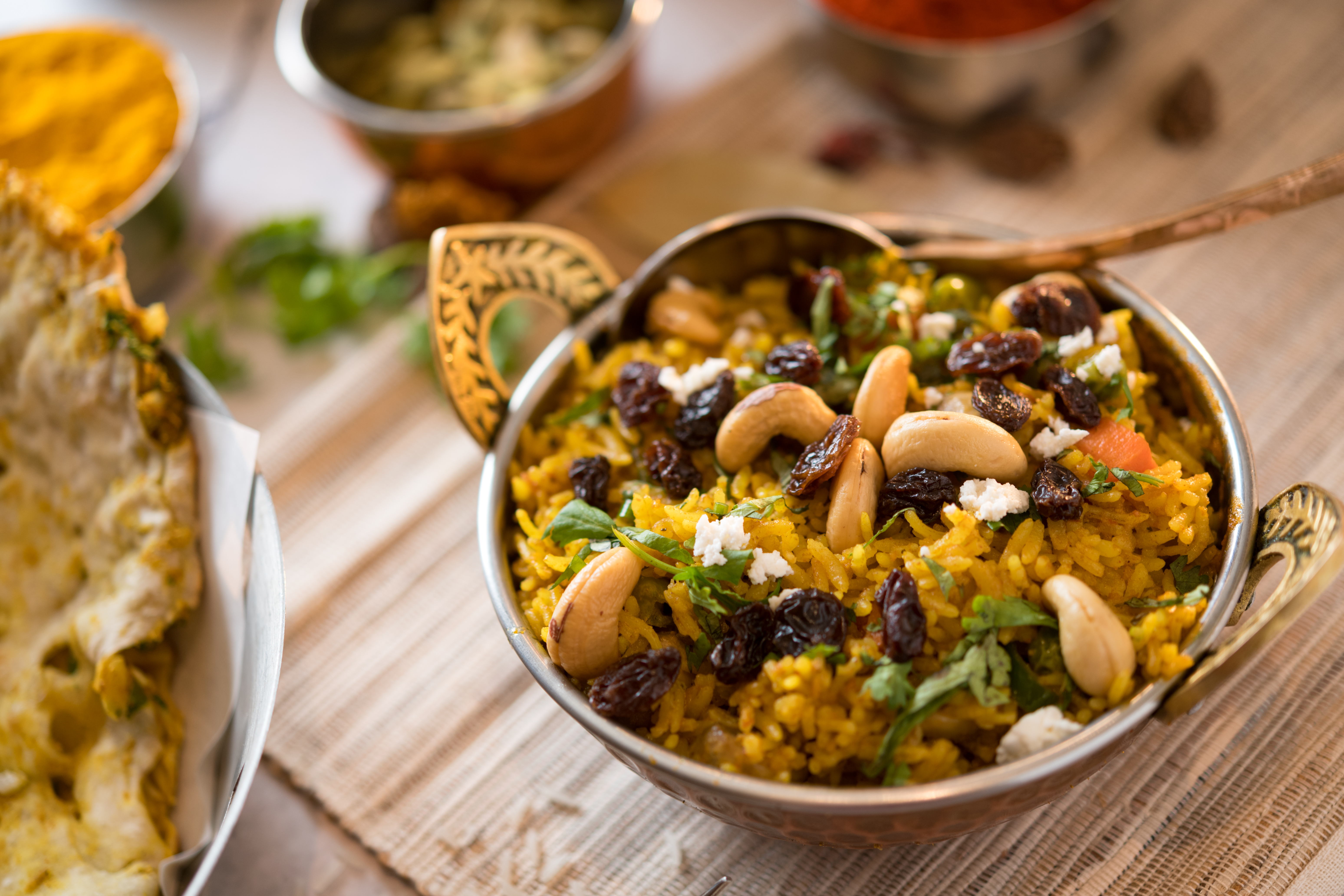 「蔬菜炒飯」乾爽清香不油膩，適合搭配重味的咖哩。（280元／份）