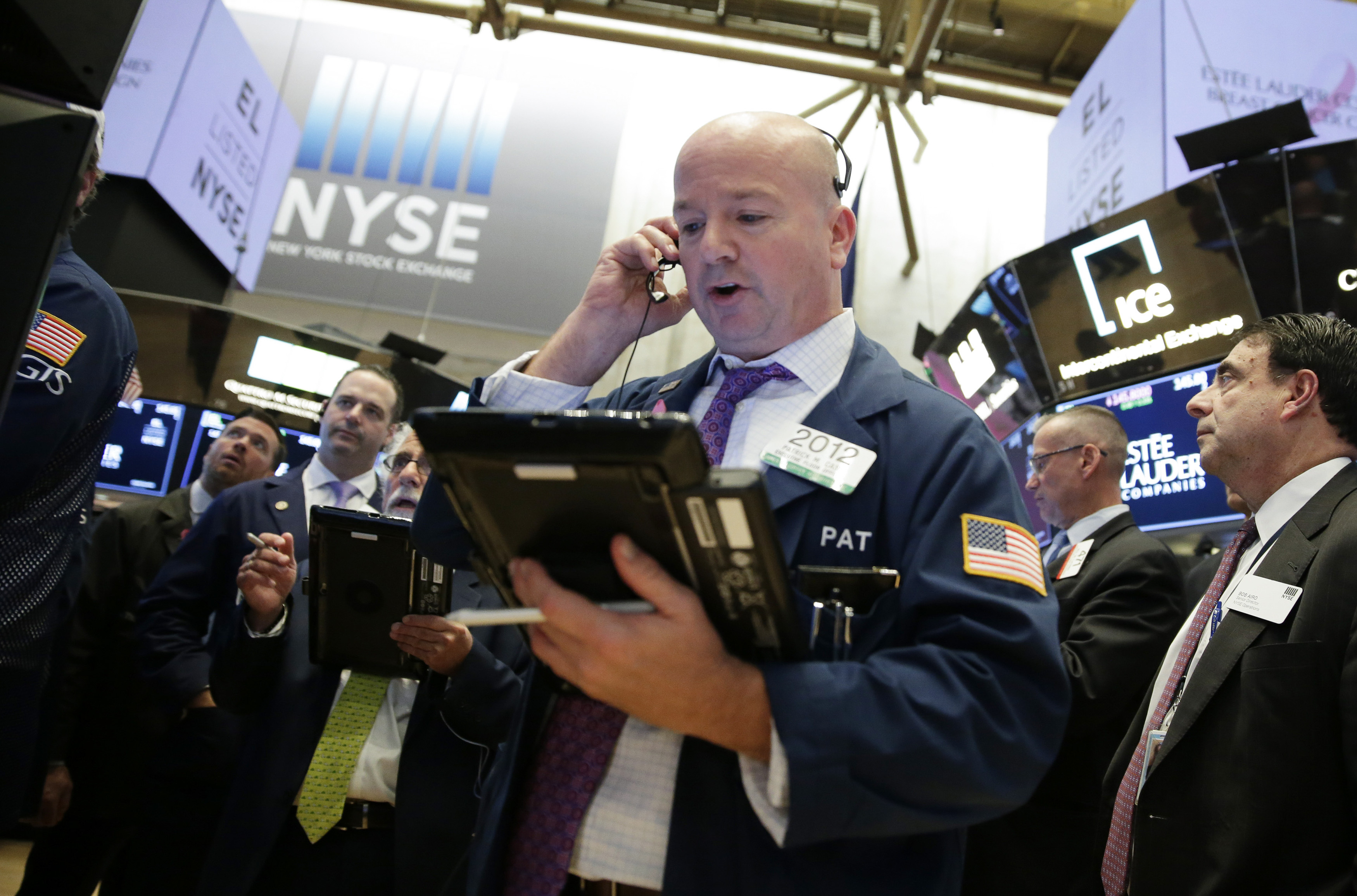 美股道瓊工業指數一度大跌近700點，收盤下跌545.91點，短短2天累積暴跌近1,400點。（東方IC）