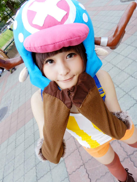 毛毛第一次嘗試 Cosplay 的角色，《One Piece》中的喬巴。「（服裝）去找一些現成的衣服自己改，比較難的應該就是帽子的部分吧，一開始不知道該怎麼著手去做那個道具，就到網路上查，自己亂亂試，身邊有什麼材料就拿起來用看看。」（毛毛提供）