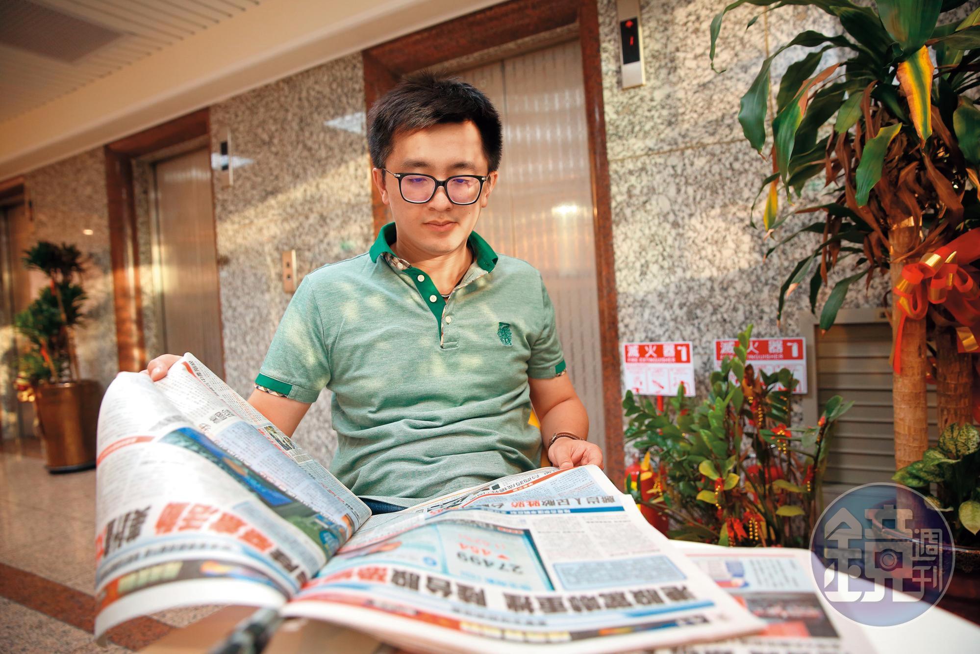 行事曆滿檔的張捷,每天仍勤讀報紙,掌握訊息和政策走向,找出趨勢商機。
