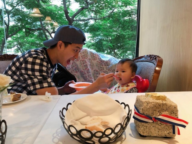 桌球明星江宏傑和福原愛結婚2年,育有一女小小愛,婚姻幸福美滿。(翻攝自臉書)