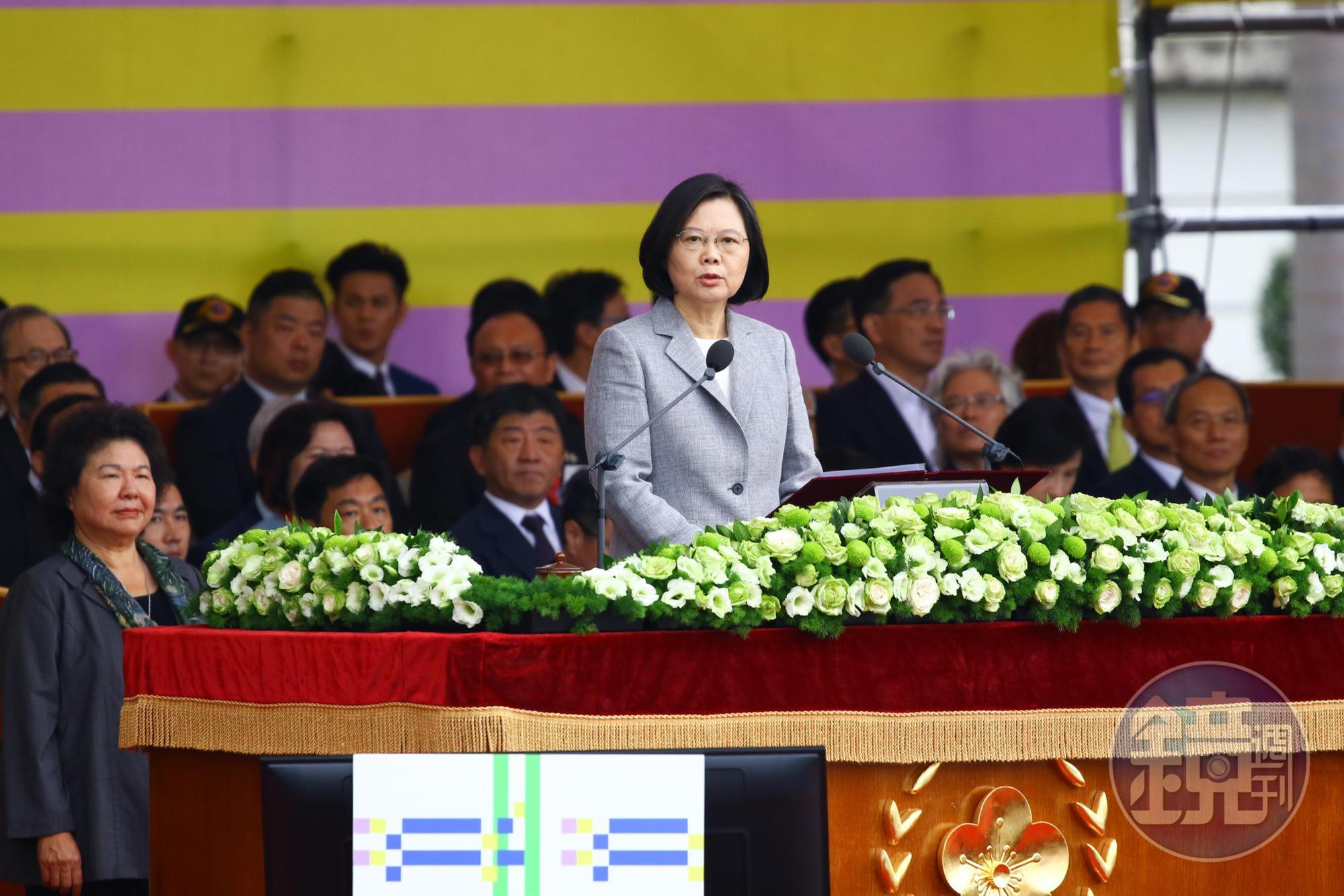總統蔡英文在國慶演說上,談到面對中國的威脅壓力,她不會升高對抗也不會屈從退讓。