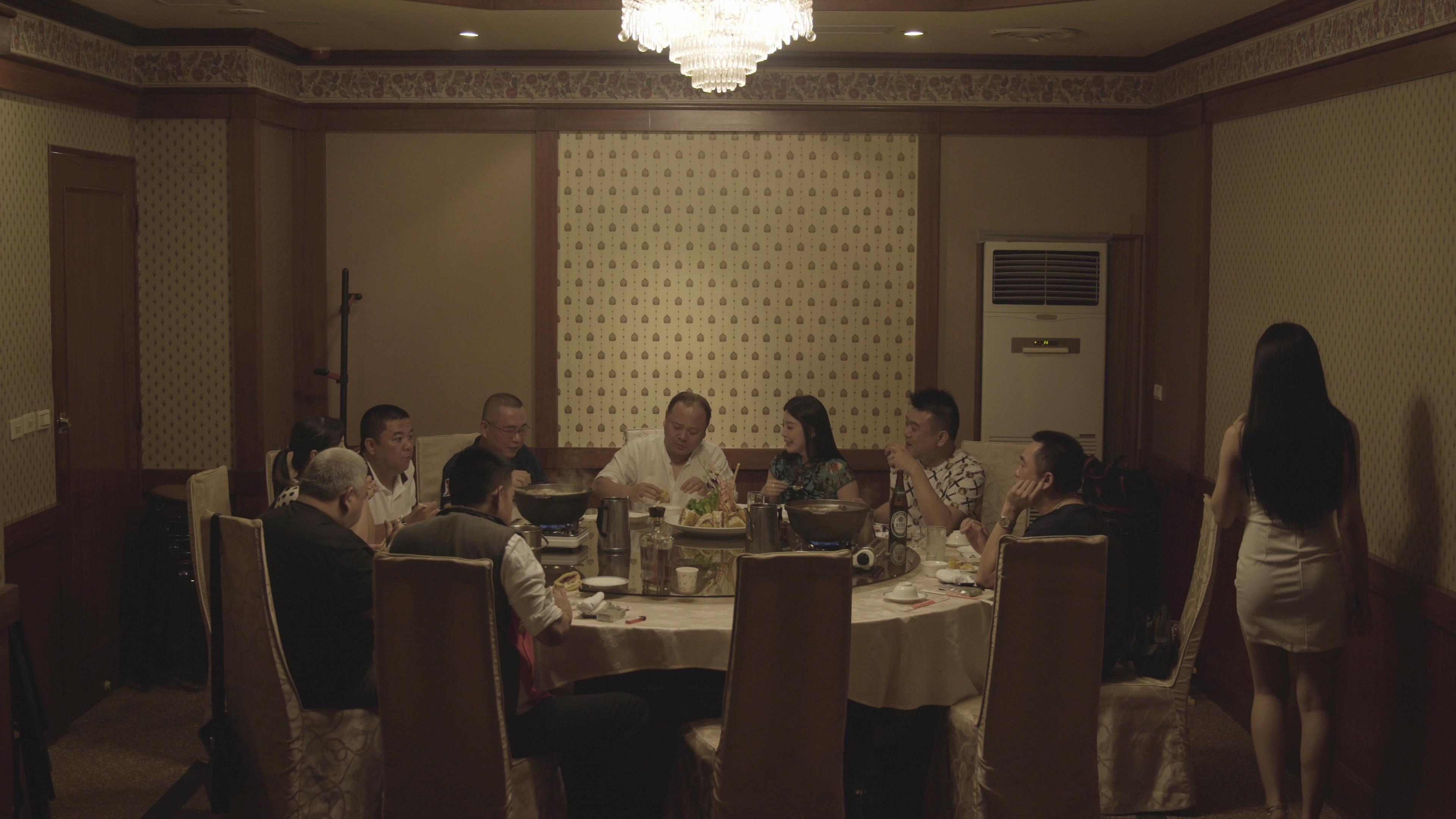 《塩埕區長》由紀錄高雄天使唱片在1964年灌錄的「塩埕區長」禁歌開始。（高雄電影節提供）