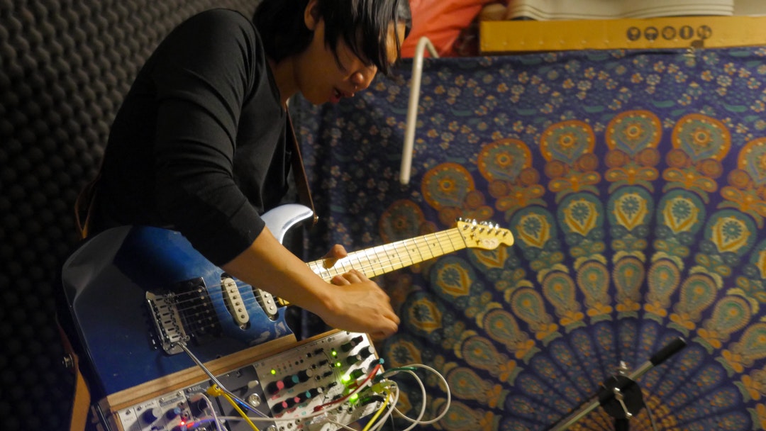 《大浪人生》（My Life with the Wave），聚焦兩位移居南國高雄的音樂工作者。（高雄電影節提供）