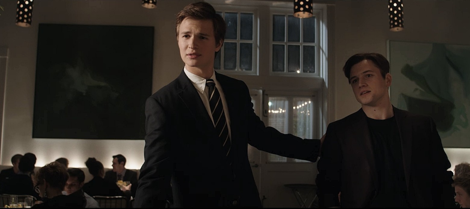 安索艾格特演出創立俱樂部，吸引富二代加入來詐騙的金融天才喬杭特，但劇組最初卻屬意由泰隆艾格頓飾演。（甲上提供）