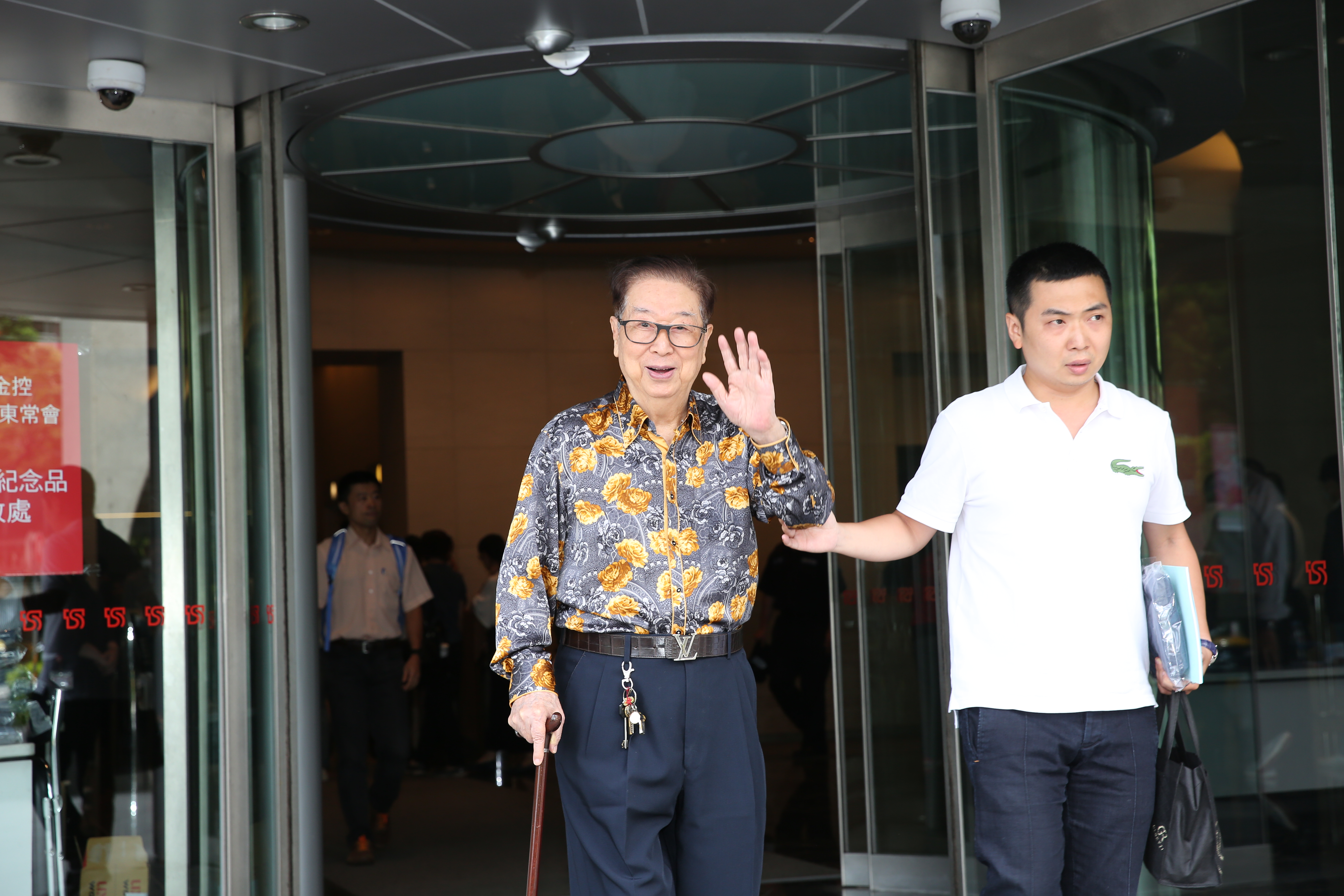 台股單日暴跌600餘點，讓許多散戶心驚驚，不過，資深股民阿土伯說，如今反而是進場機會。