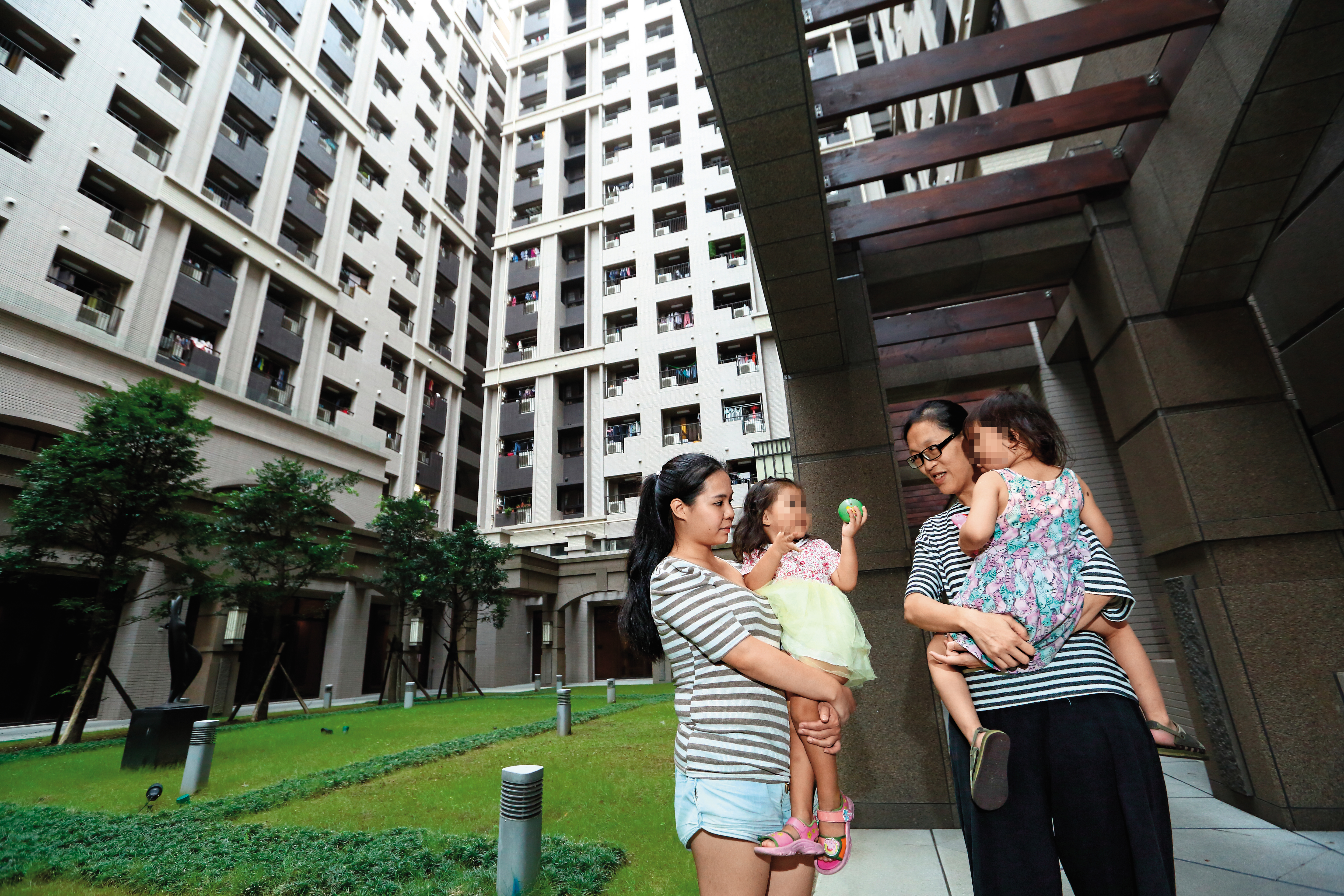 只租不賣的社會住宅，政府從2017年起的8年內將興建12萬戶。