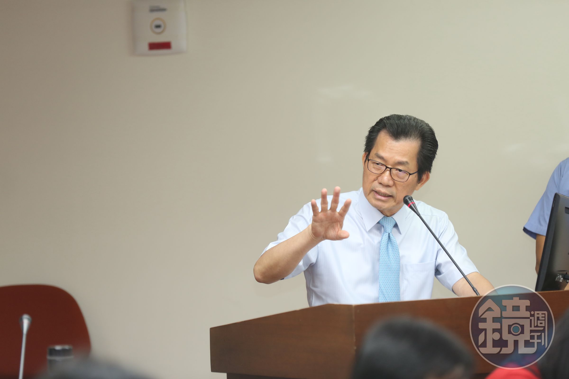紛擾已1年多的觀塘案，環保署長李應元在1個月前，就因環評大會流會而主動向行政院長賴清德遞過辭呈。