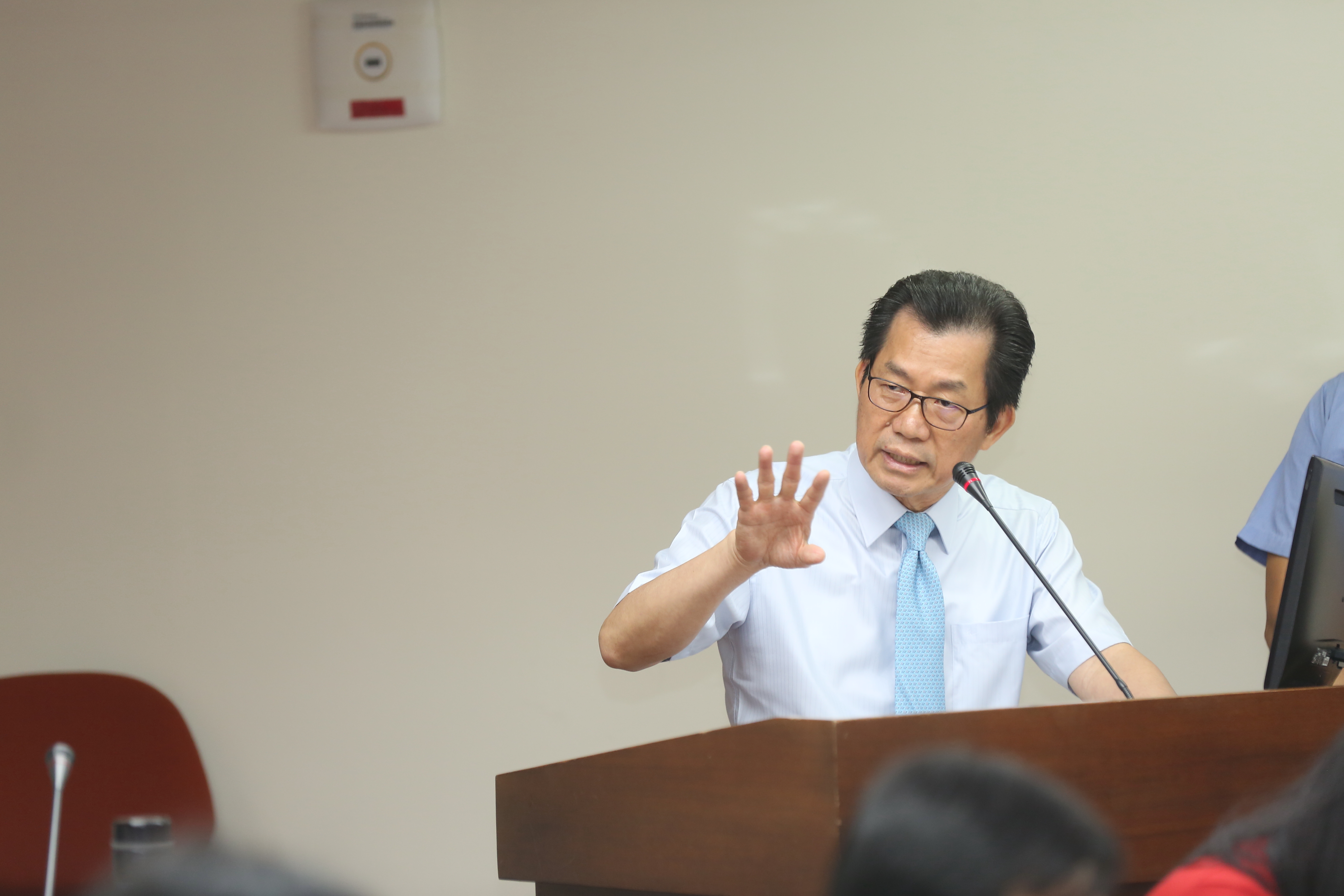 紛擾已1年多的觀塘案，環保署長李應元在1個月前，就因環評大會流會而主動向行政院長賴清德遞過辭呈。