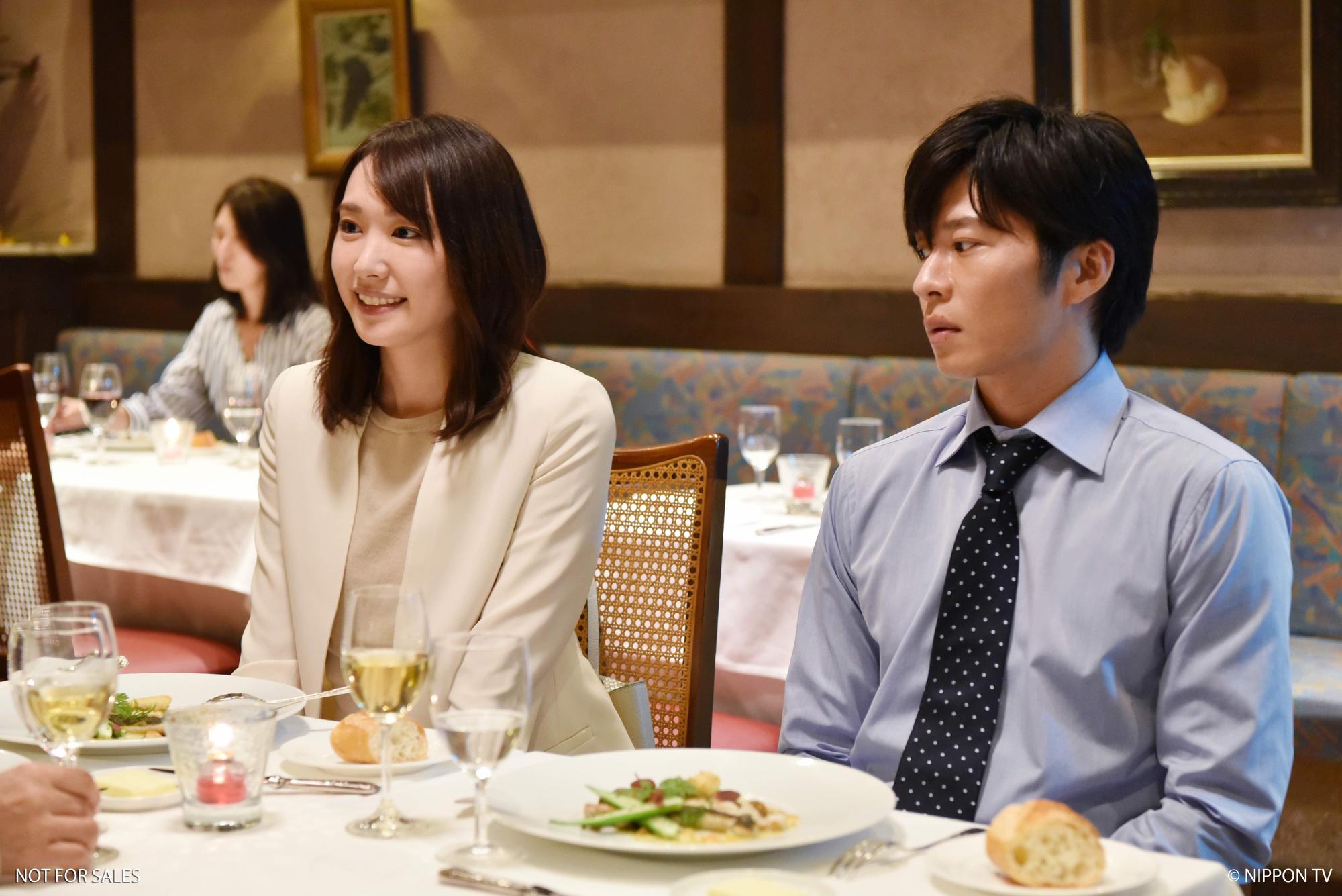 田中圭在《無法成為野獸的我們》飾演新垣結衣男友,卻還與前女友同居在一起。(KKTV提供)