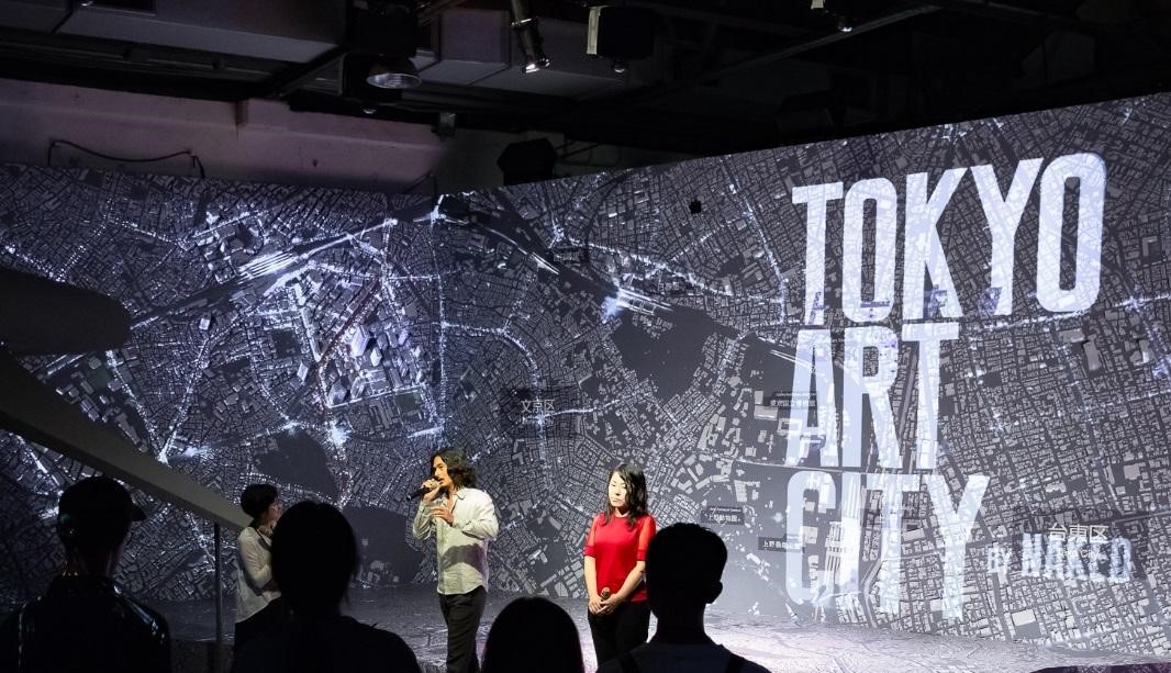 村松亮太郎來台展出「TOKYO ART CITY BY NAKED IN TAIPEI」,並親自向業界人士講解。(2018臺北流行音樂國際論壇提供)