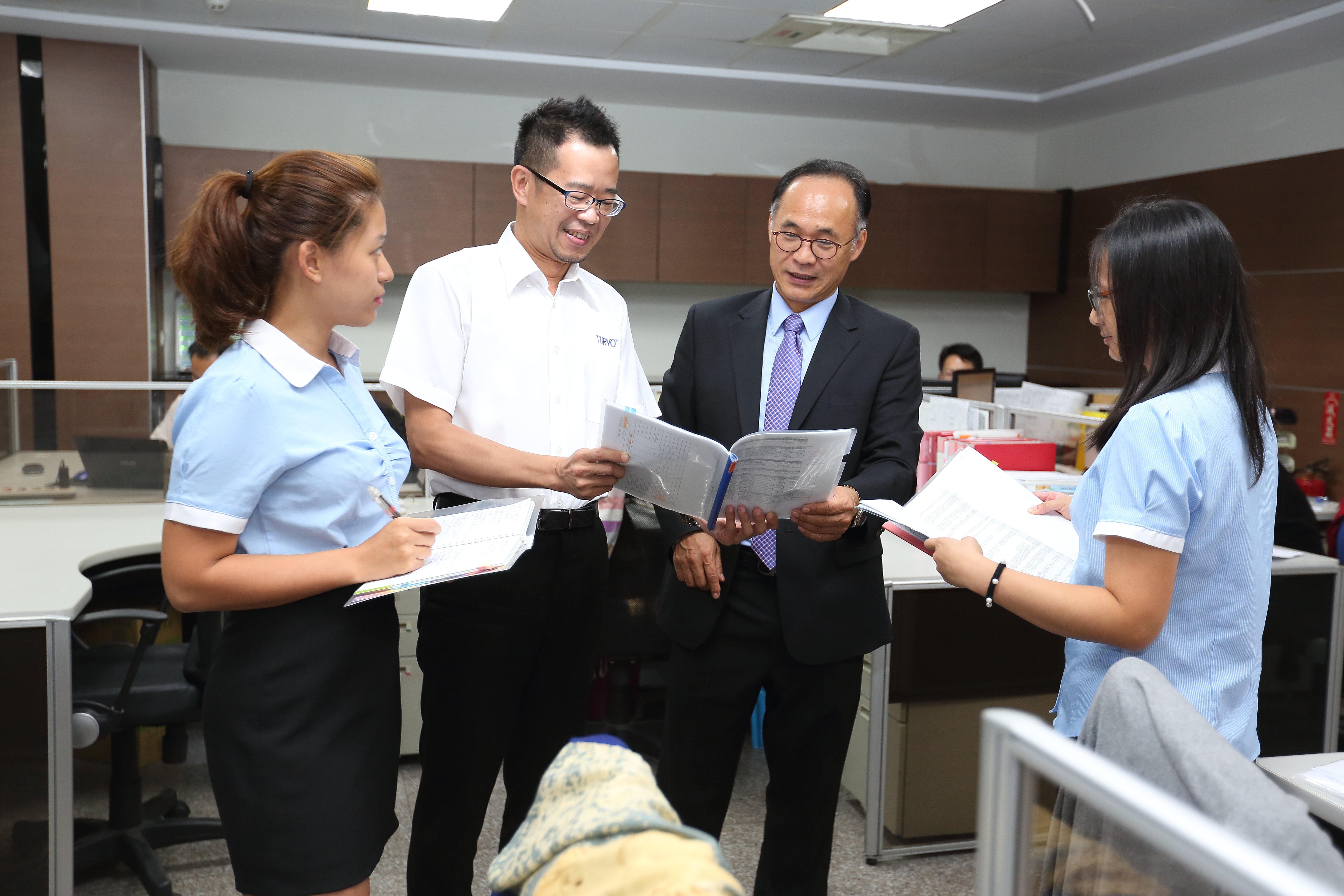 劉俊昌笑稱自家公司同事多半都是「老實型」，「走在路上很容易被搶」。