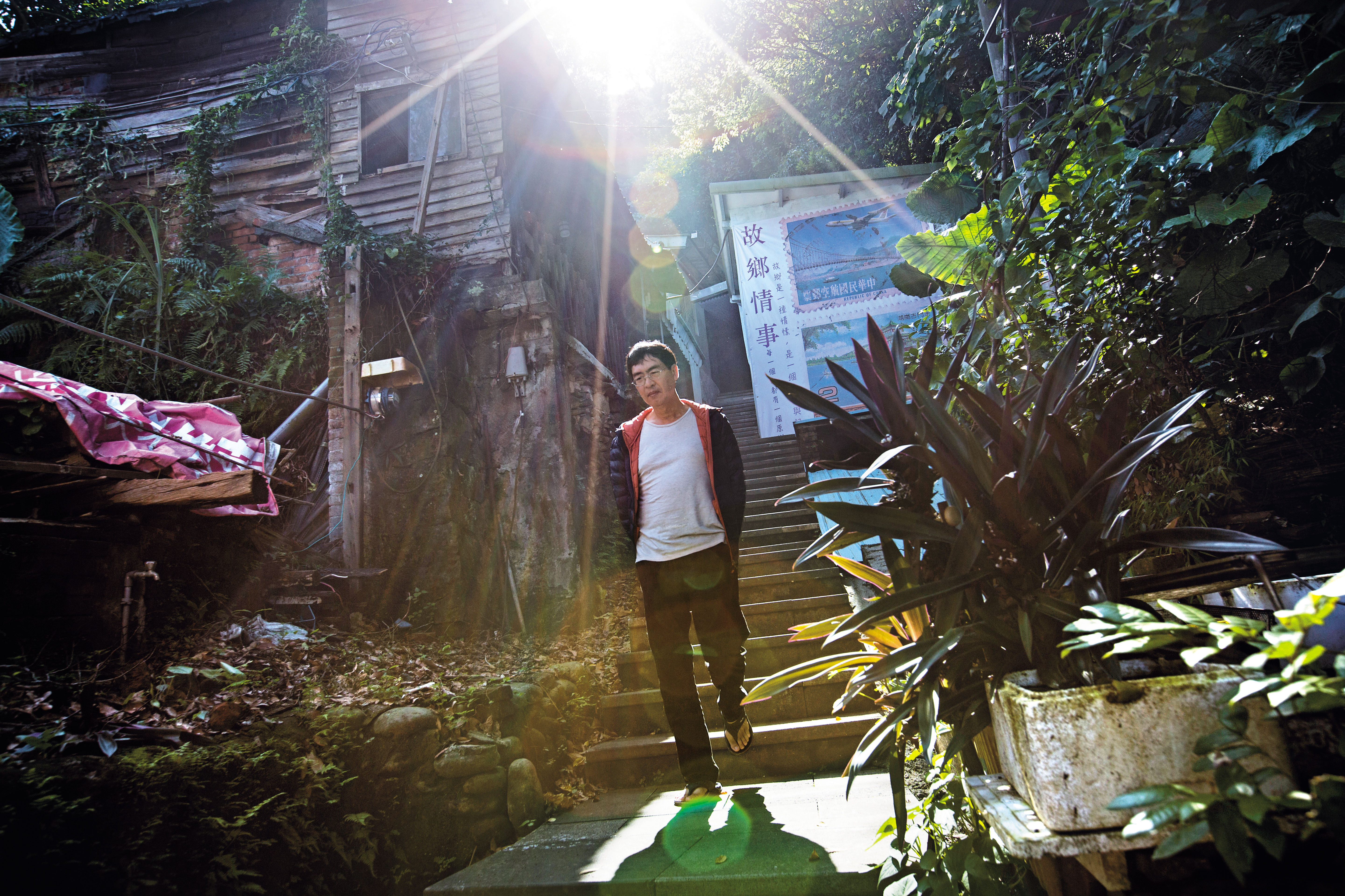 董振良刻意選擇遠離鬧區、僻靜人稀的新北新店山區租屋，他說這裡就像他在金門的家鄉。