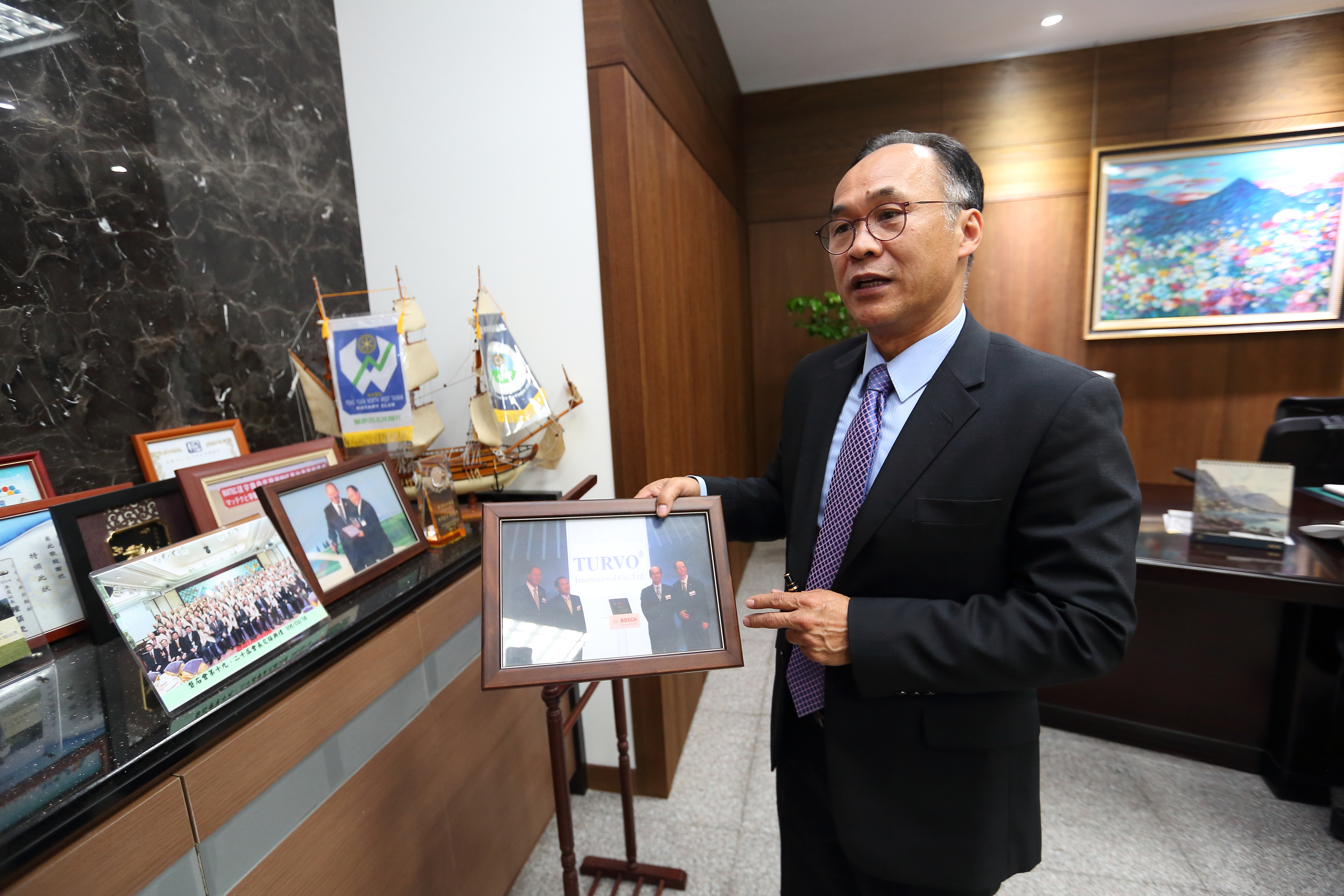 劉俊昌的領導風格比較嚴謹，和德國客戶不謀而合。