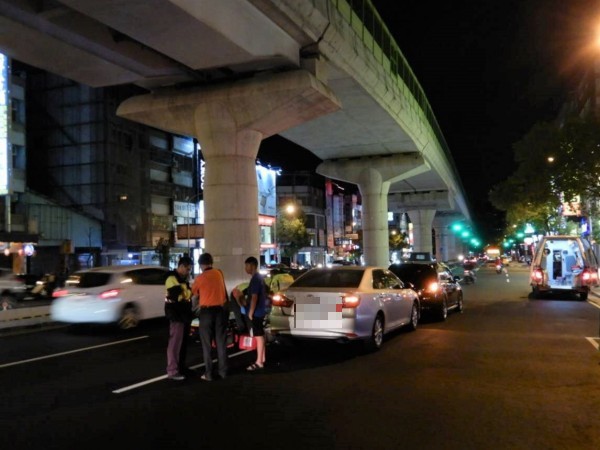 林男追撞前車後，在車上昏厥不省人事，經送醫搶救後宣告不治。（警方提供）