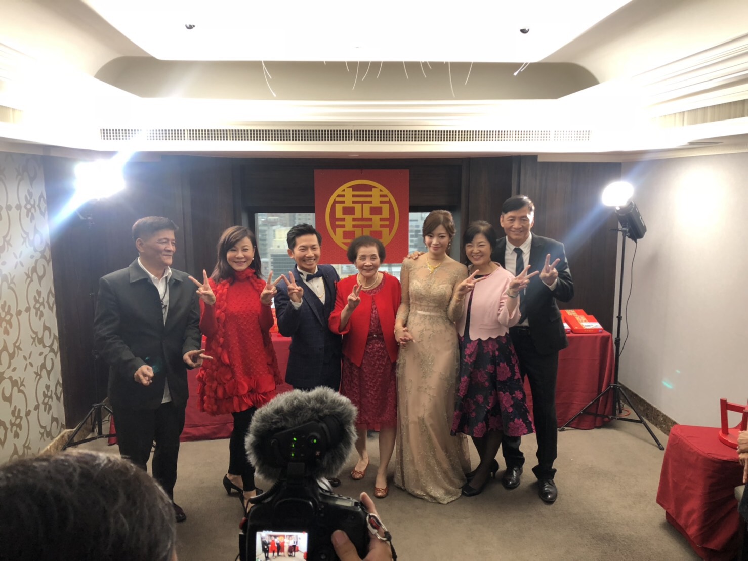 龍千玉（左二）也到場為蔡昌憲獻上祝福。（翻攝自蔡昌憲私人臉書）
