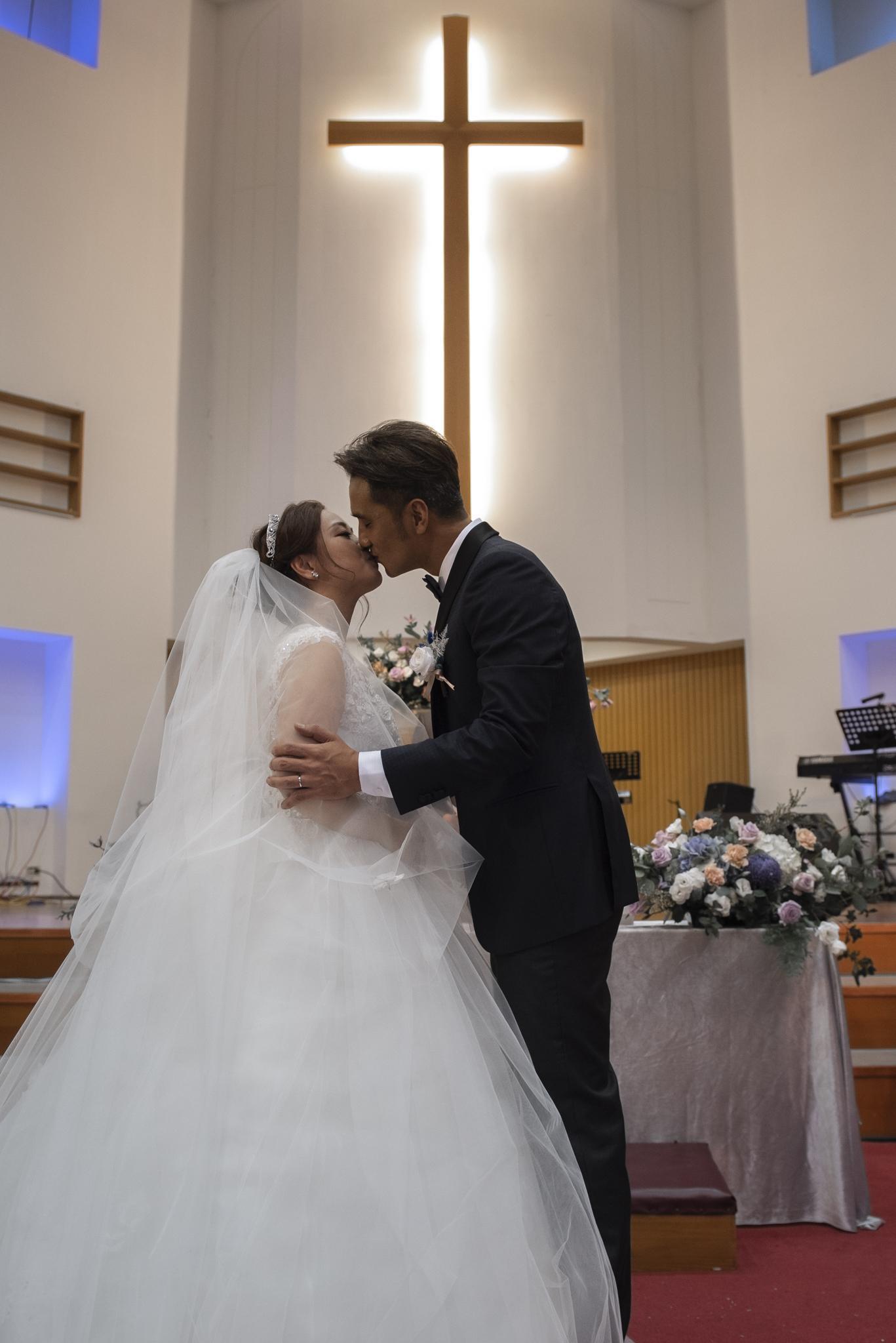 馬志翔和盧悦婷婚禮 ,結合了基督教儀式的莊嚴和原住民文化的幽默。 。(影一提供)