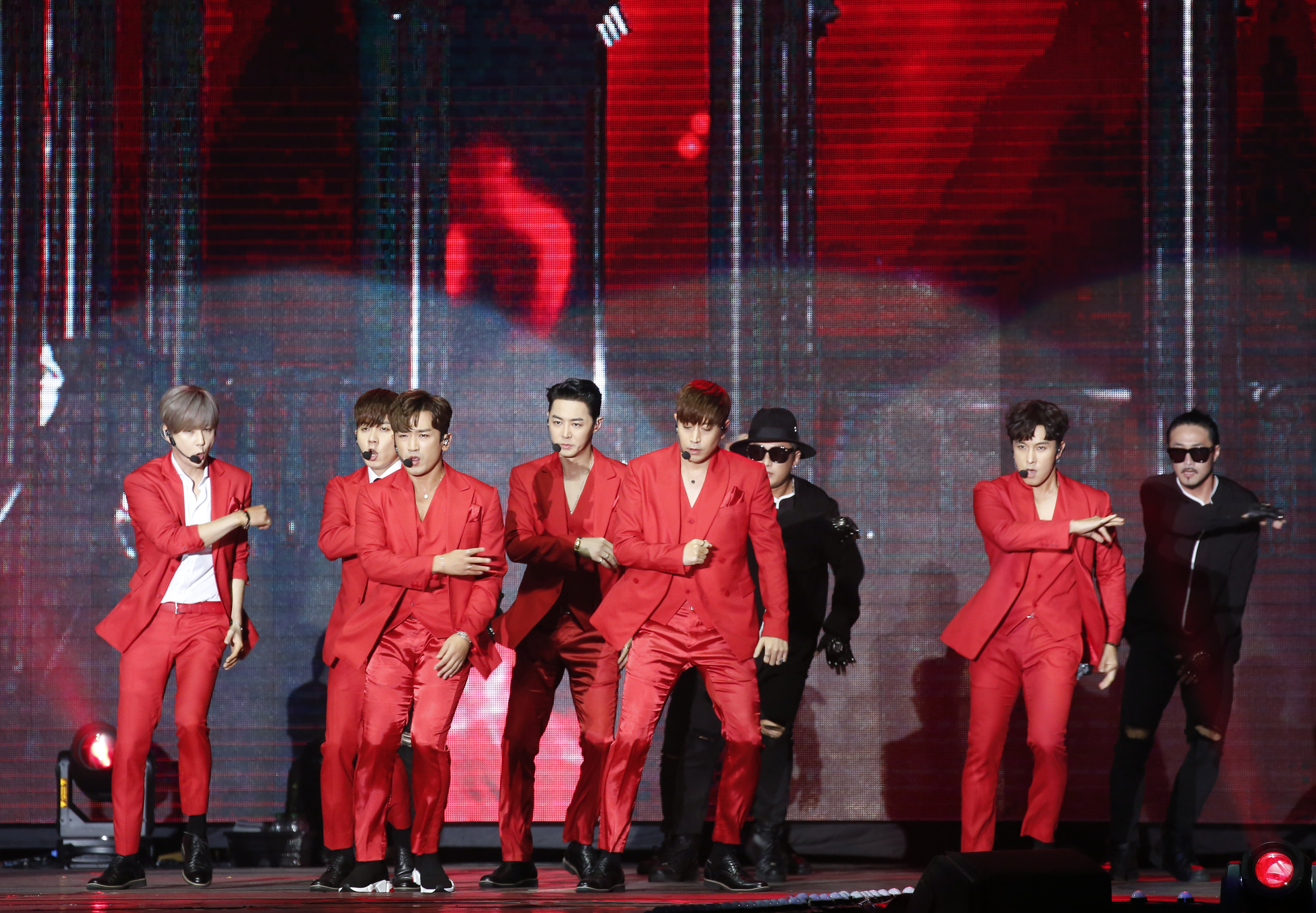韓國長壽男團神話SHINHWA在小巨蛋舉行出道20週年演唱會。