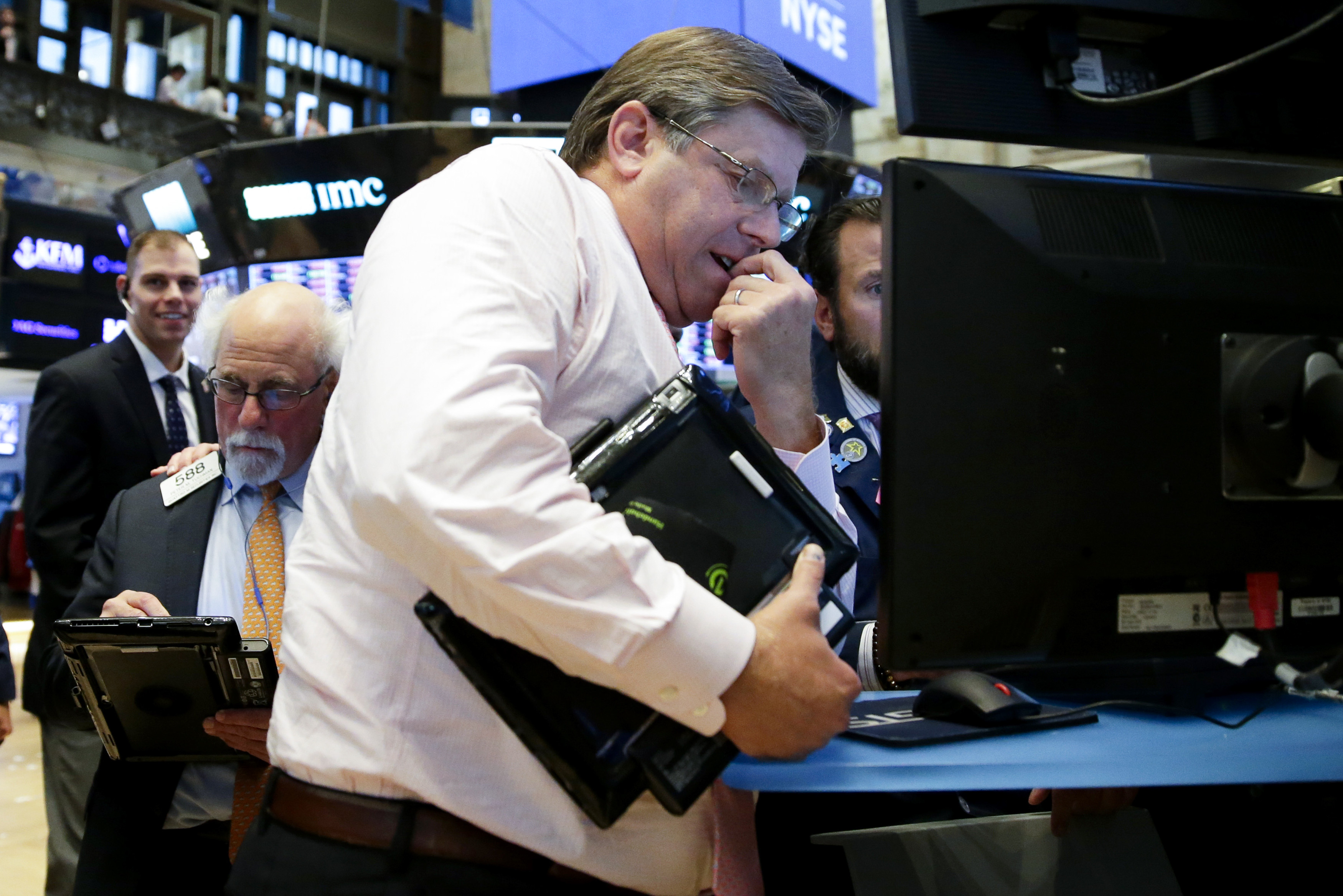 美股上週重挫主要由科技及電訊業帶動，估值過高是主要原因。（東方IC）