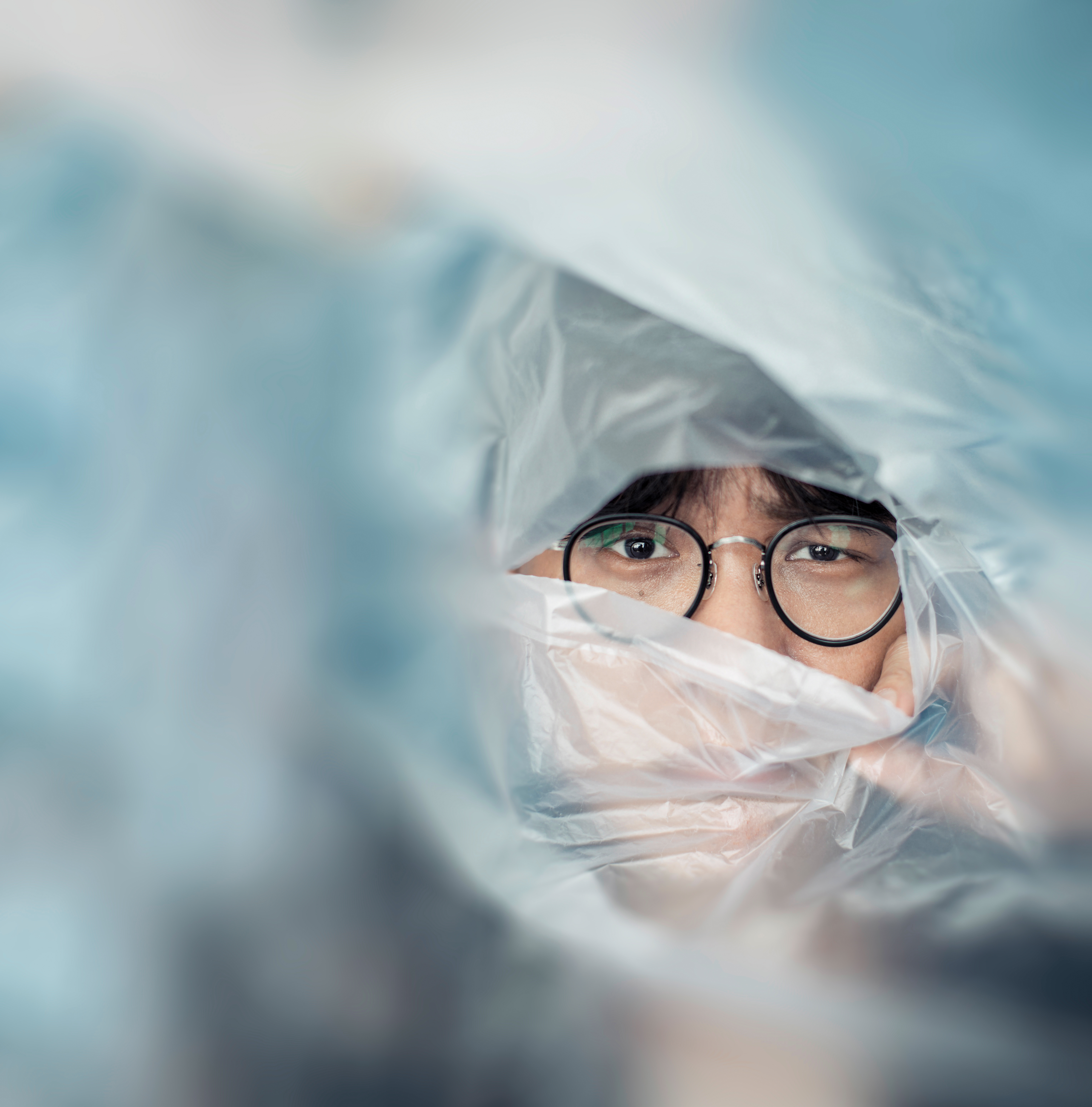 別人想像他過得很慘,那都是別人的想像罷了。卓義峯曾經痛快的消夜人生,讓他眉眼之間保有逗趣、保有快樂。