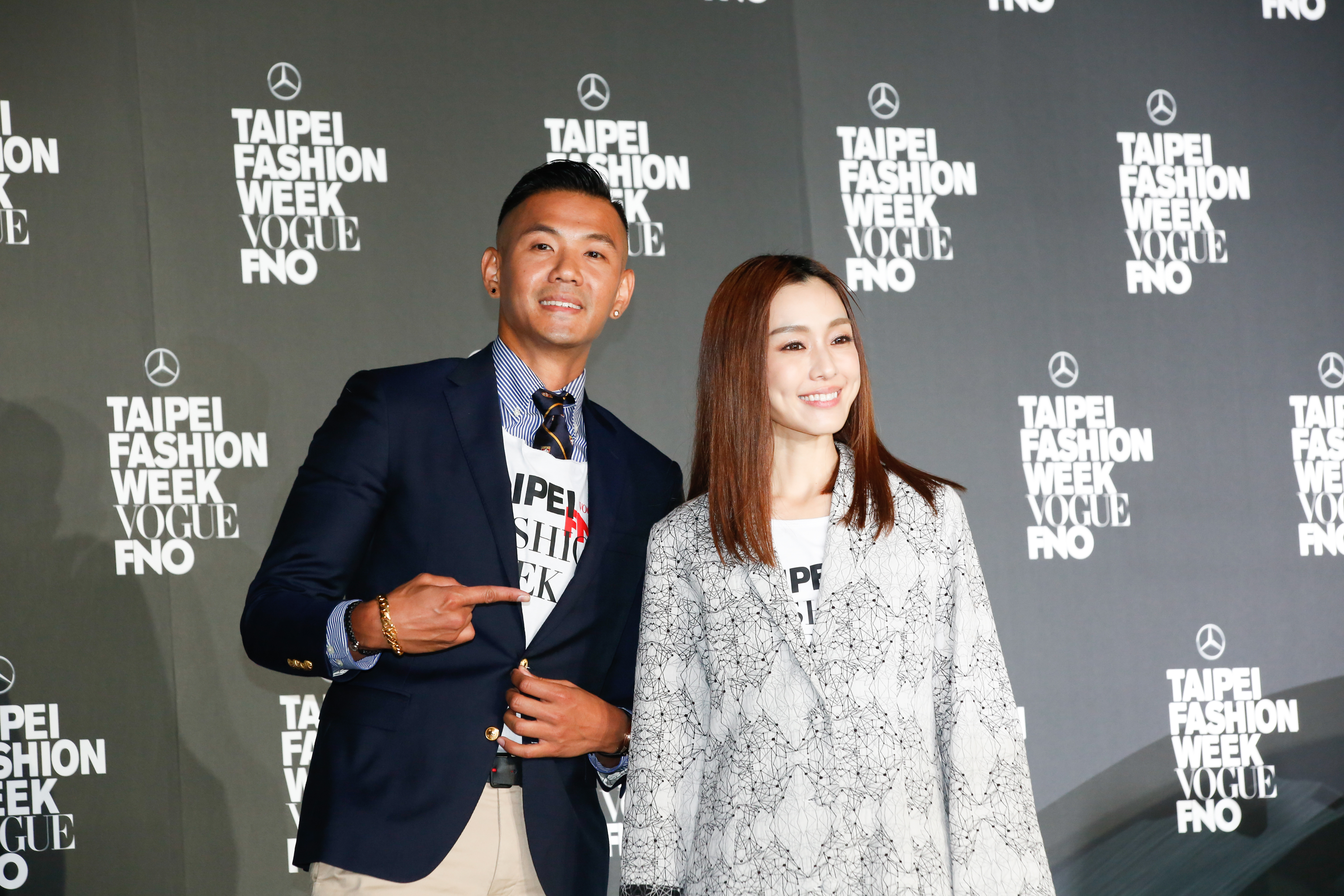 陳建州和范瑋琪夫妻一齊現身時尚購物之夜。