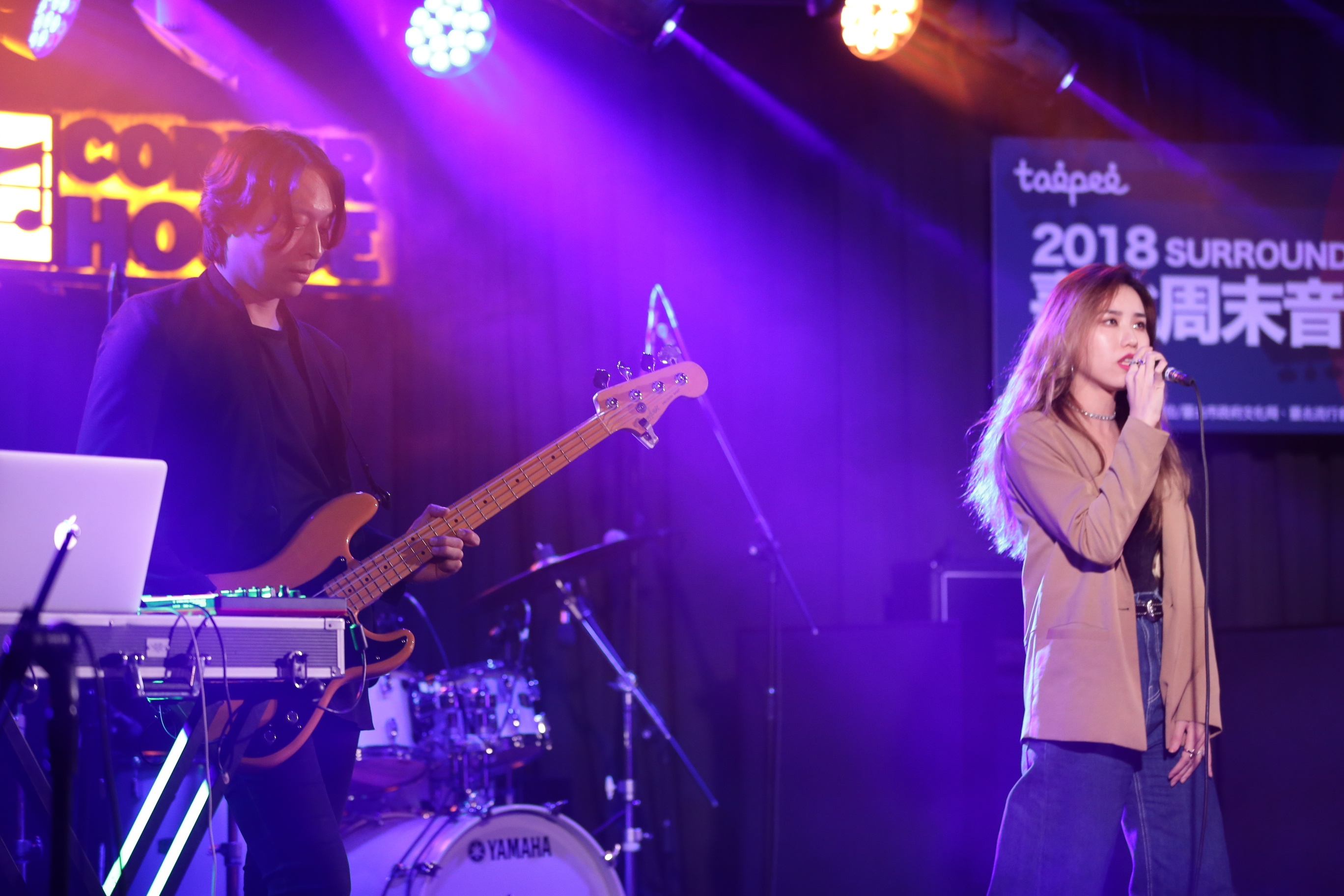 激膚樂團女主唱安卓雅被封為「最正樂團女主唱」，抱病在《2018臺北周末音樂不斷電》演唱。（新視紀整合行銷）