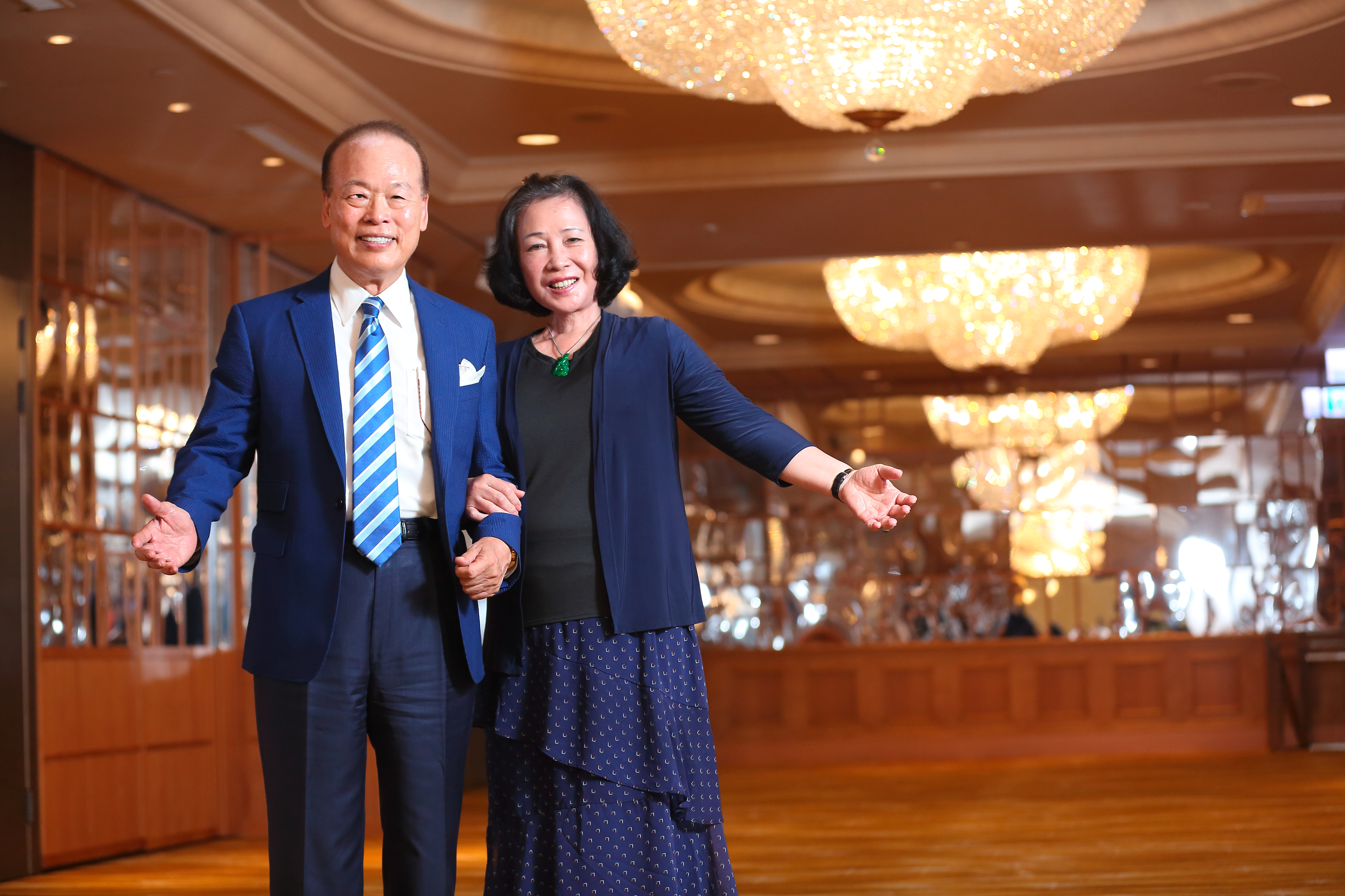 妻子陳徐愛蓮（右）是影響陳得福（左）一生最重要的人，2人鶼鰈情深返台出席創業說明會。