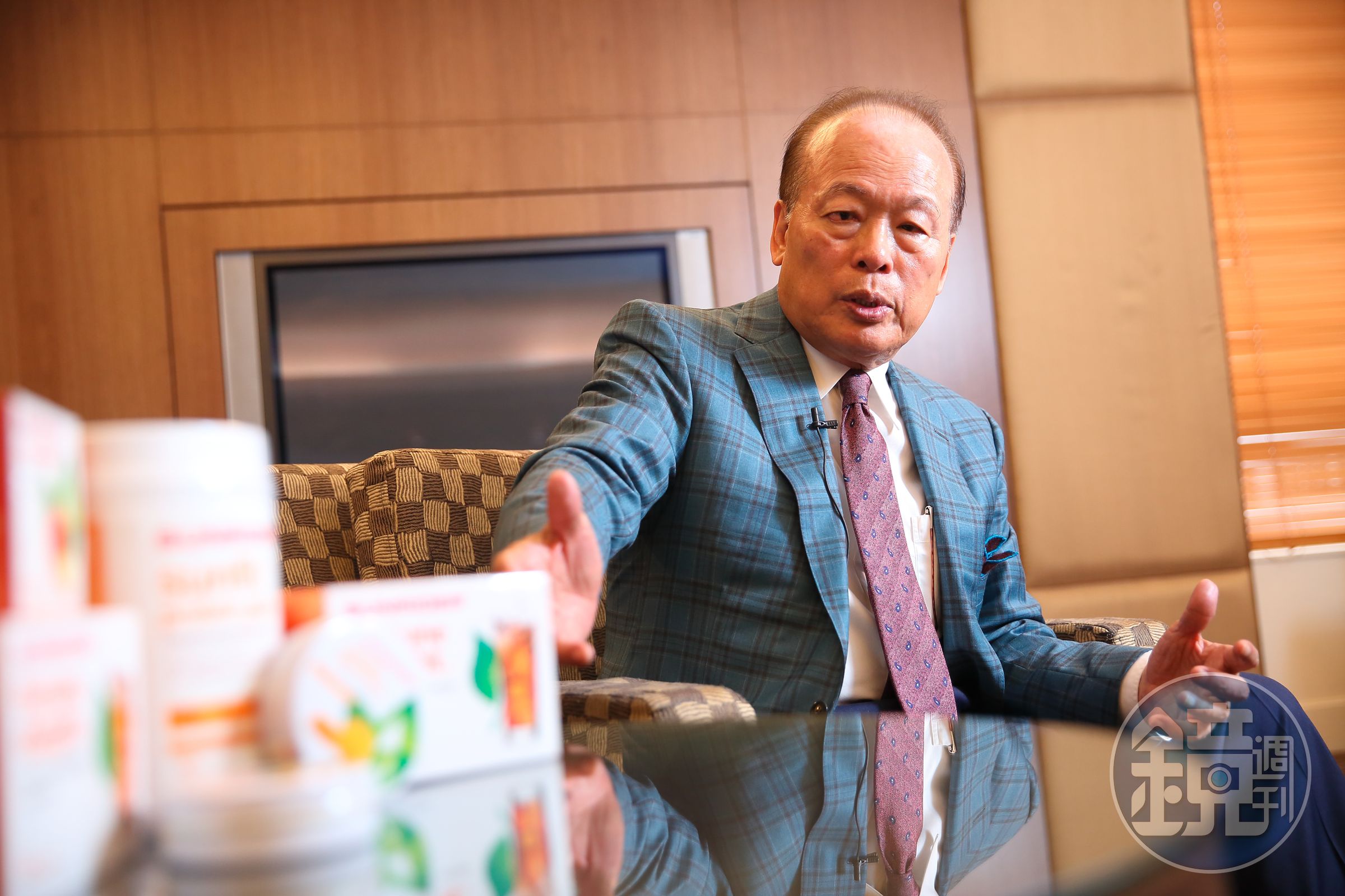陳得福本身擁有藥學、化工專長，1982年他向岳父借了120萬元，研發中草藥保健食品，創立仙妮蕾德直銷事業。