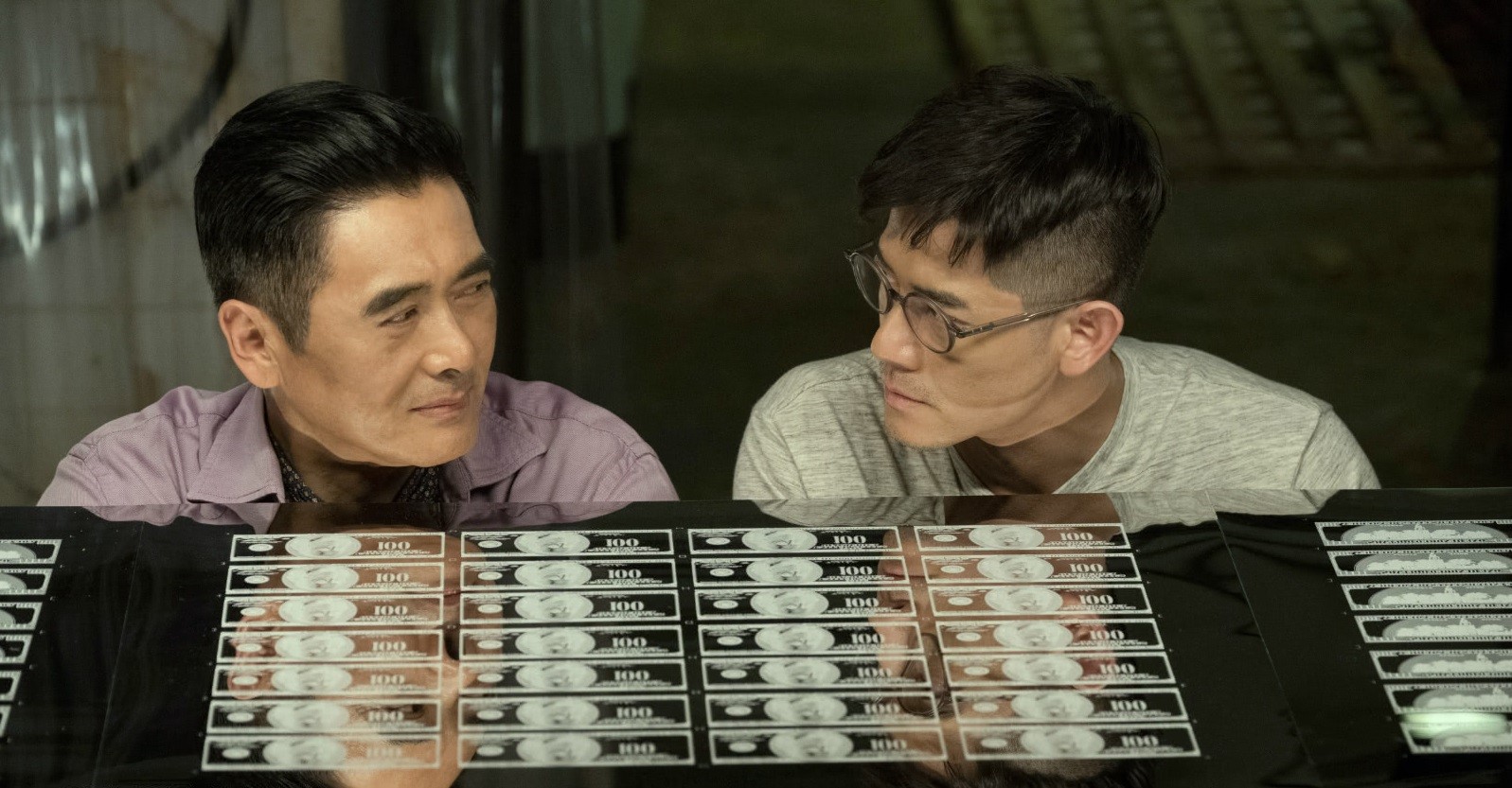 周潤發(左)與郭富城飾演偽鈔集團的要角,是莊文強心中的夢幻演員人選。(双喜電影提供)