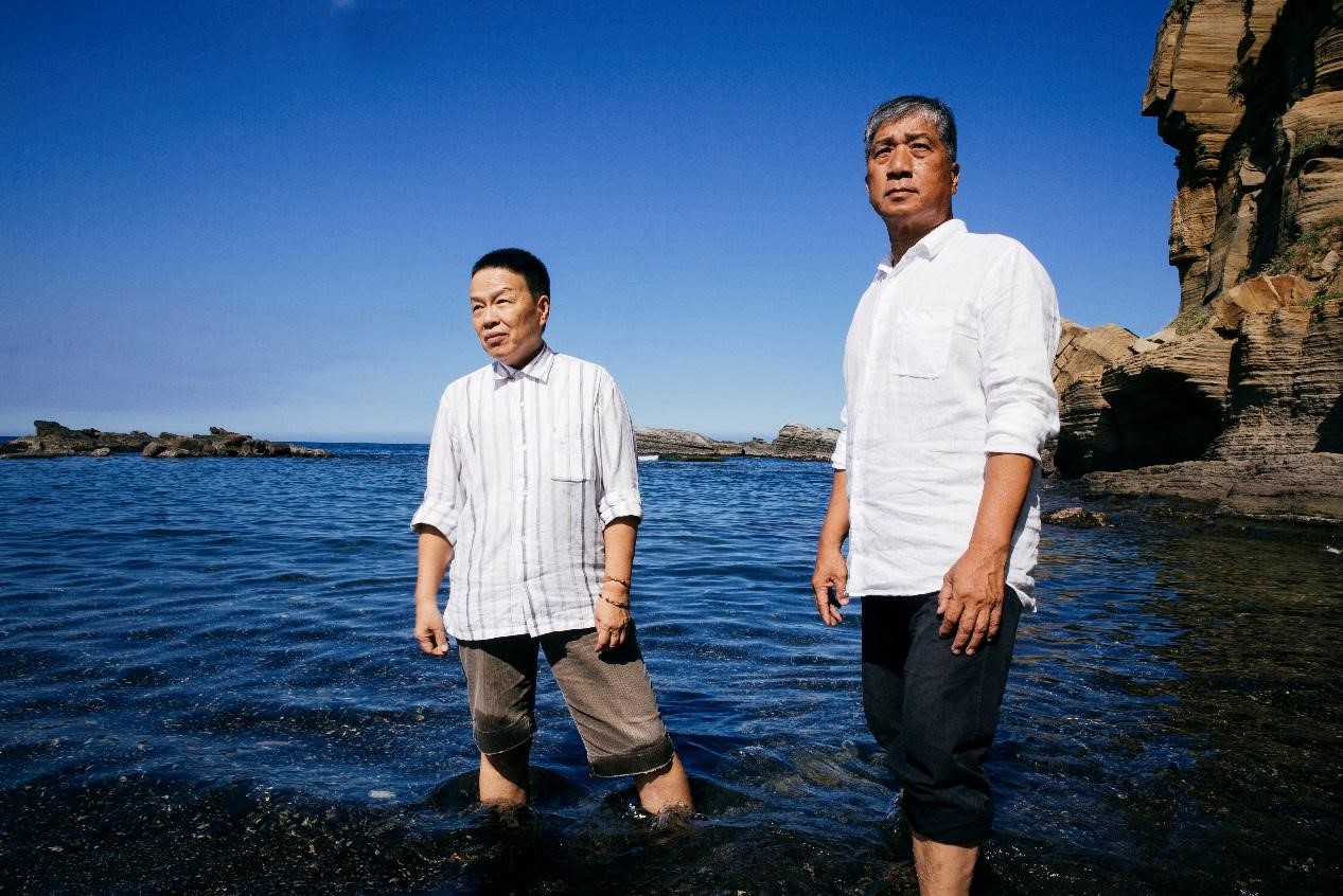 蘇達貞（右）擔任戲劇技術顧問，支援王小棣（左）在海上的拍攝工作。