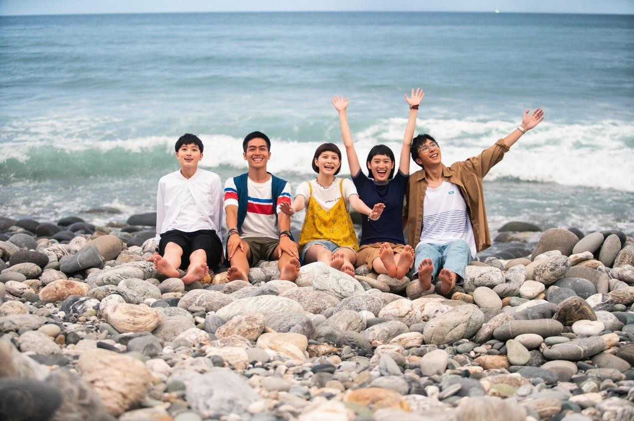 5位年輕演員挑大梁的《20之後》,探討時下年輕人如何面對並克服成長的難題。左起鄭靚歆、林孫煜豪、江沂宸、葉慈毓、胡釋安(公視提供)