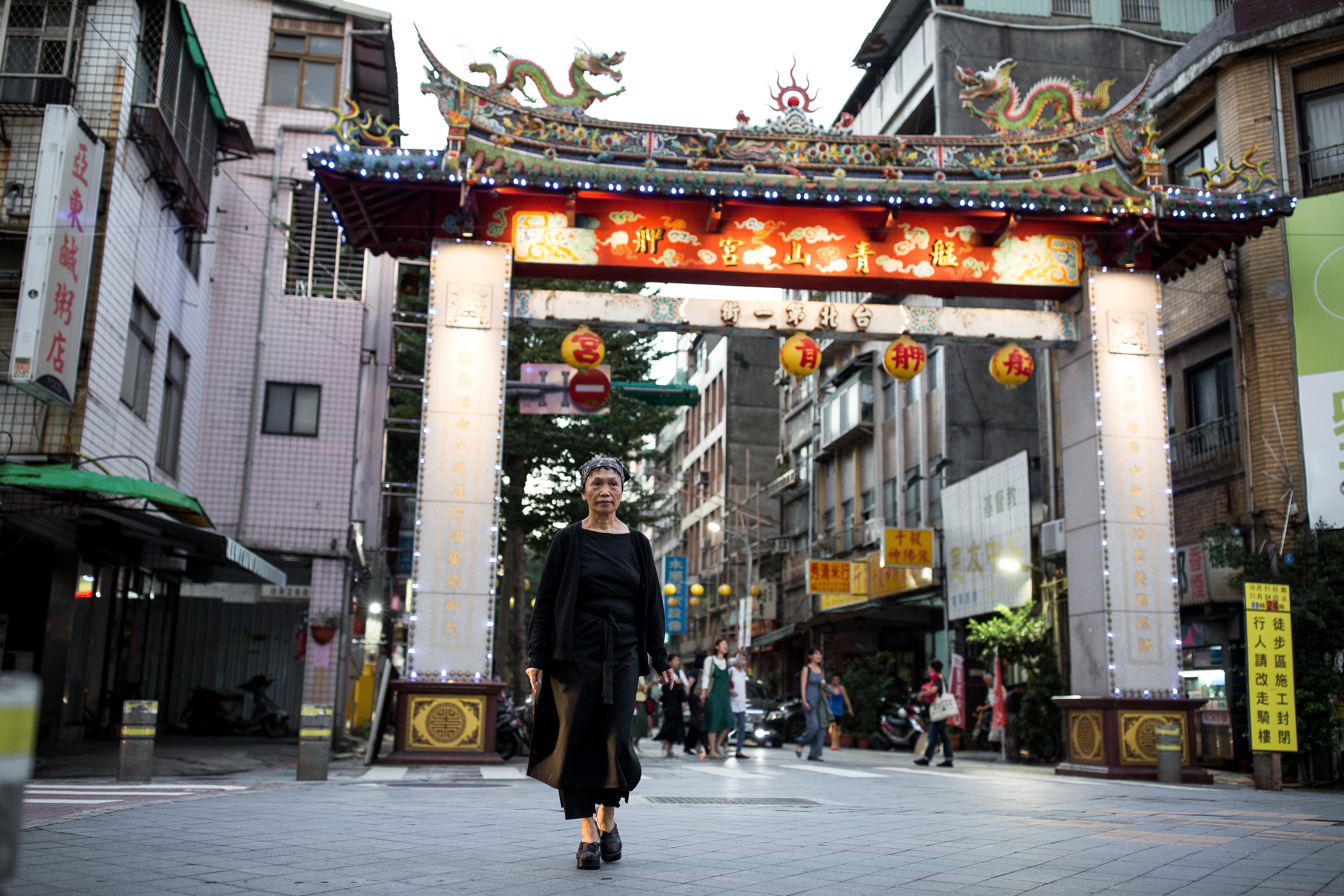 陳明琴老家在萬華區，從小耳濡目染，台語罵得很流利。