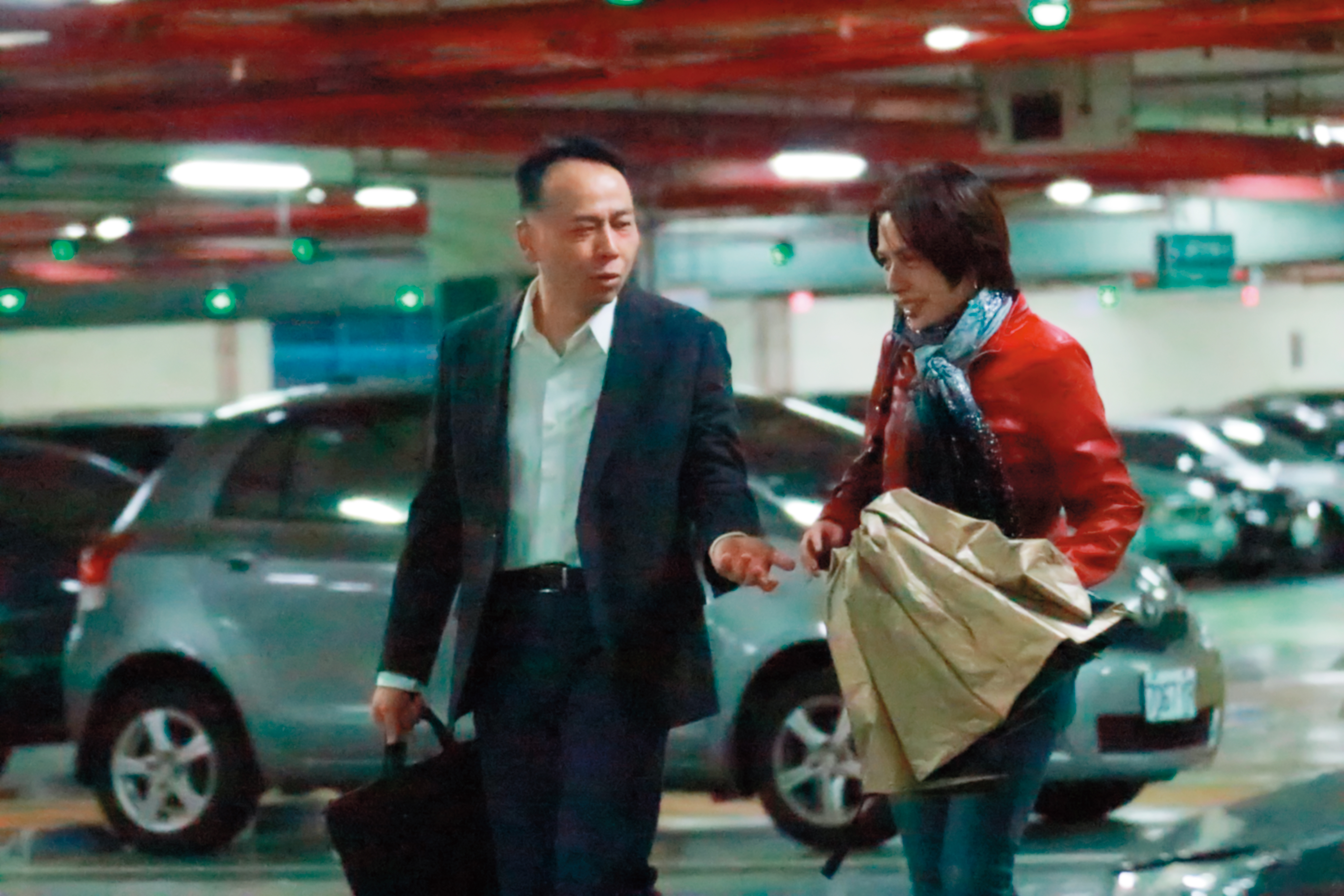 10月12日 21：33 本刊再次直擊于孝斌駕駛公務車載謝京蓓到北市溫州街一處民宅，2小時後，2人前往停車場牽車，于送謝返回新店住處。