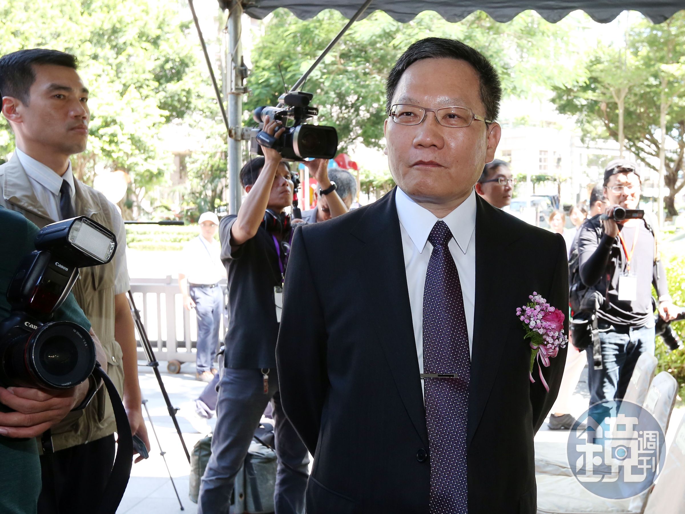 上週四台股重挫逾660點，成史上單日最大跌點，財政部長蘇建榮憂中美貿易戰會變金融風暴。