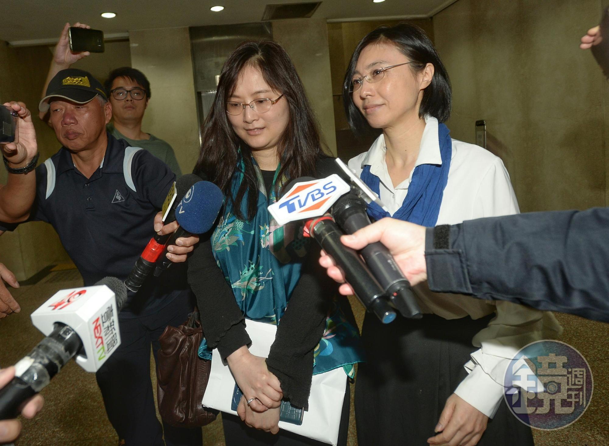 呂安妮離開地檢署時，媒體大陣仗包圍採訪，她僅低調說：「謝謝大家關心。」