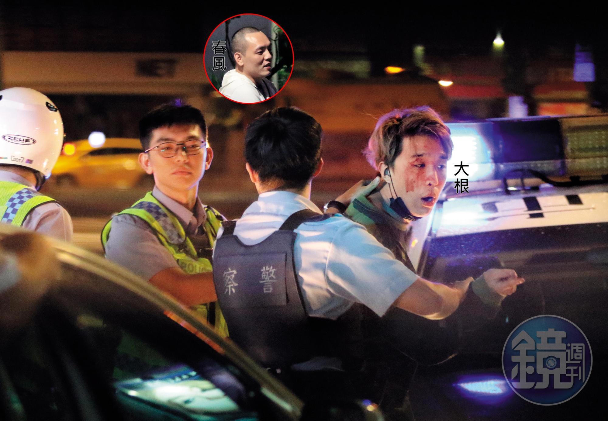10/09 04：30 春風的綜藝咖兄弟大根（右）滿臉是血被帶上警車。