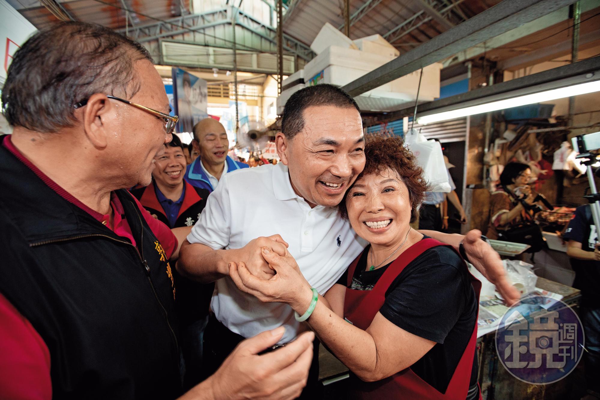 曾永權將國民黨新北市長參選人侯友宜視為藍營領頭羊，穩紮穩打，選情穩定領先。