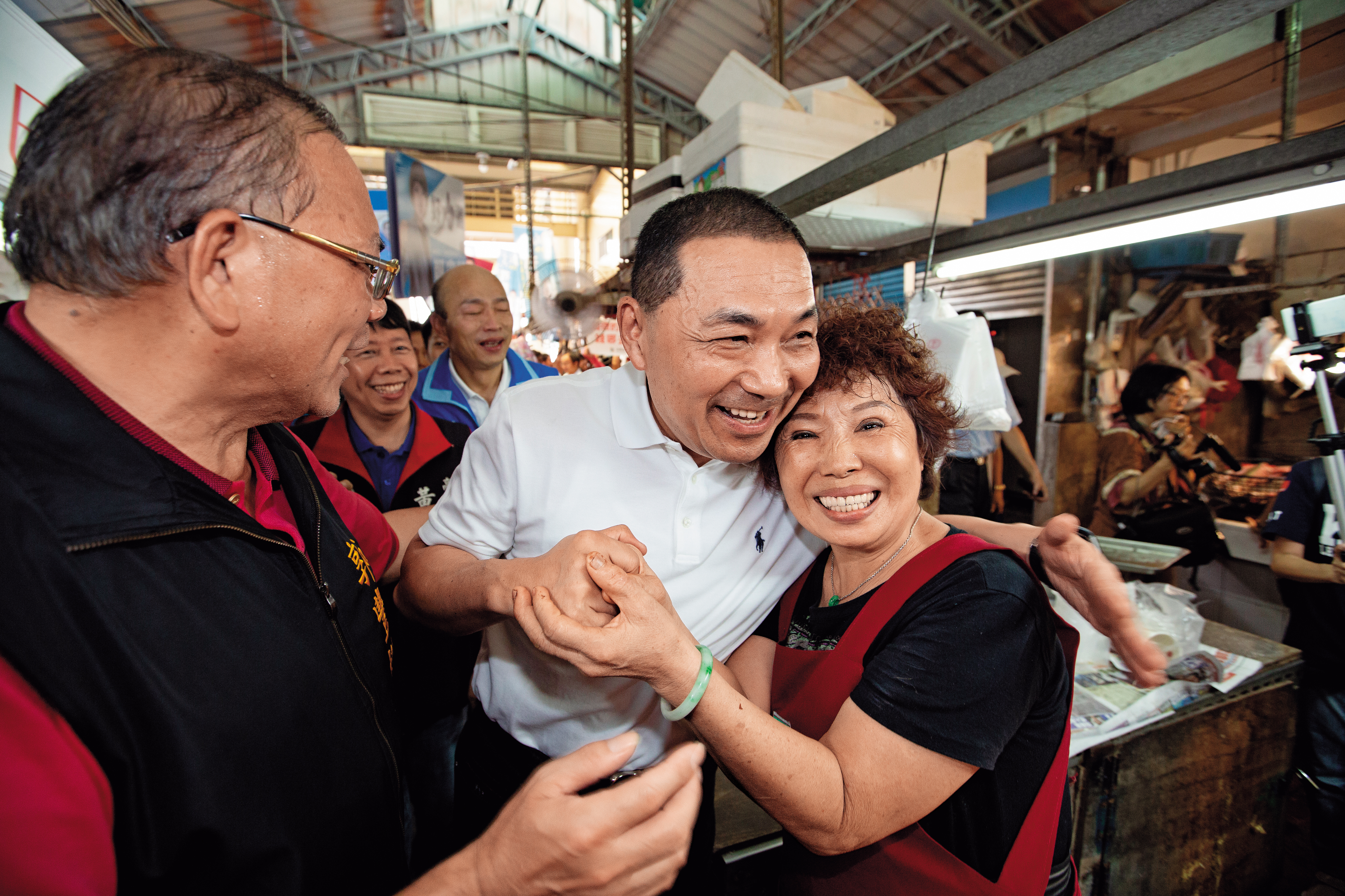曾永權將國民黨新北市長參選人侯友宜視為藍營領頭羊，穩紮穩打，選情穩定領先。