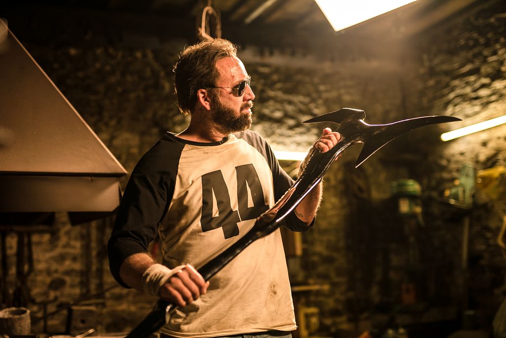 尼可拉斯凱吉近年爛片纏身，但在恐怖片《曼蒂》卻交出完全豁出去的狂演出，讓人拍案叫絕。（「萬聖夜瘋狂」影展提供）