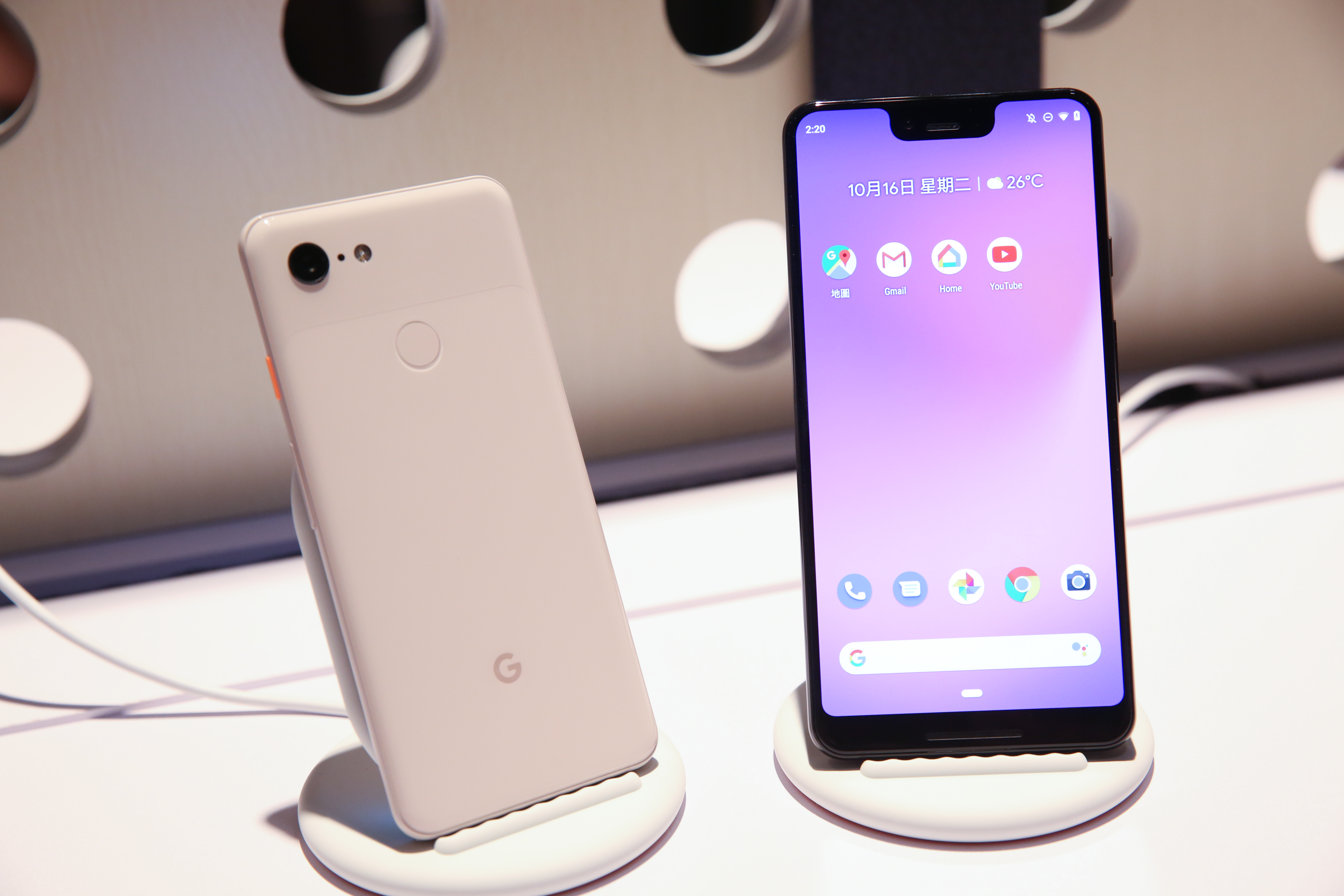 Pixel 3系列有5.5吋和6.3吋，搭載高通最新旗艦S845八核心處理器、4GB記憶體、64GB/128GB容量。
