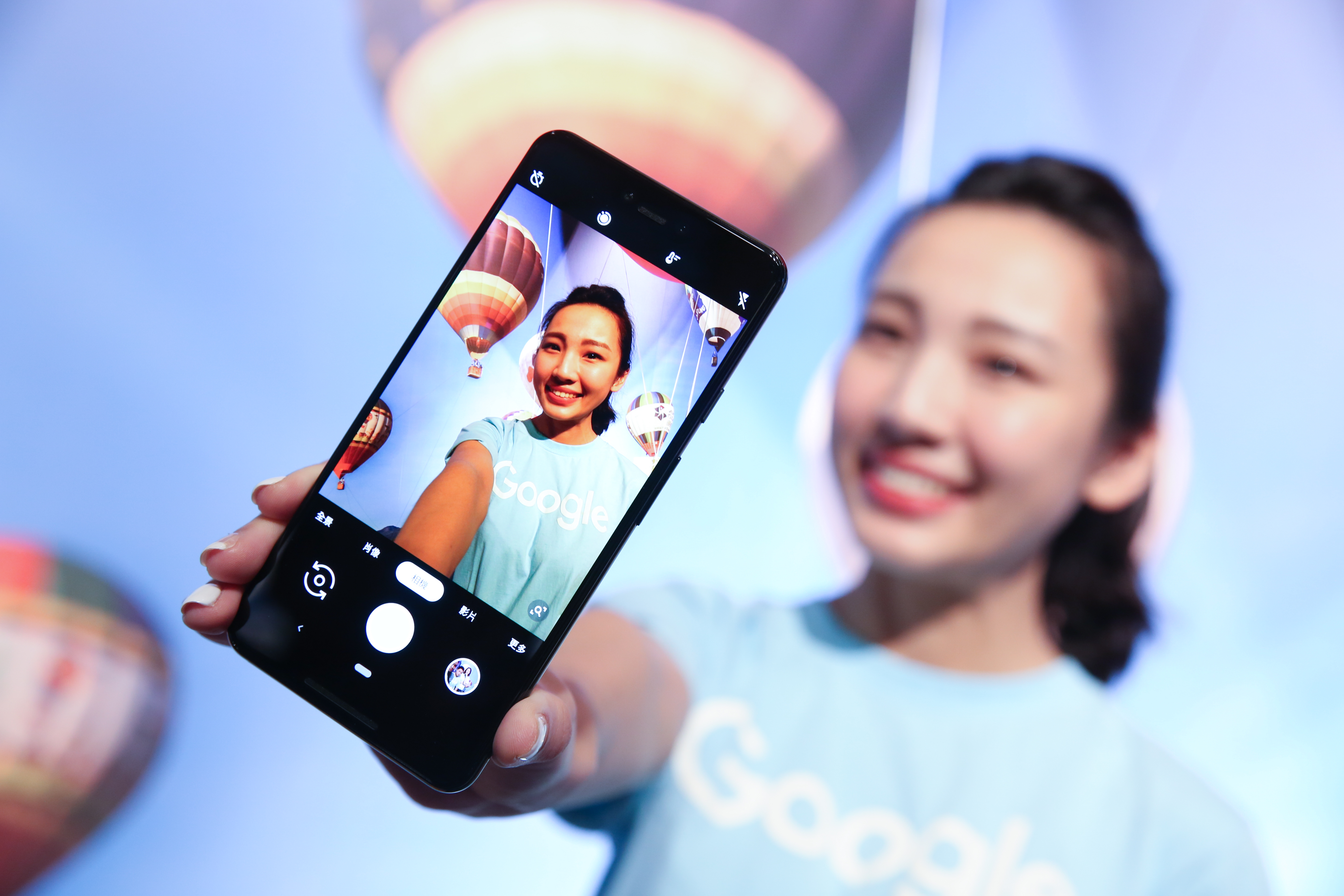 Google Pixel 3仍舊強調單一主鏡頭,號稱透過強大AI運算,成像品質不輸給多鏡頭手機。