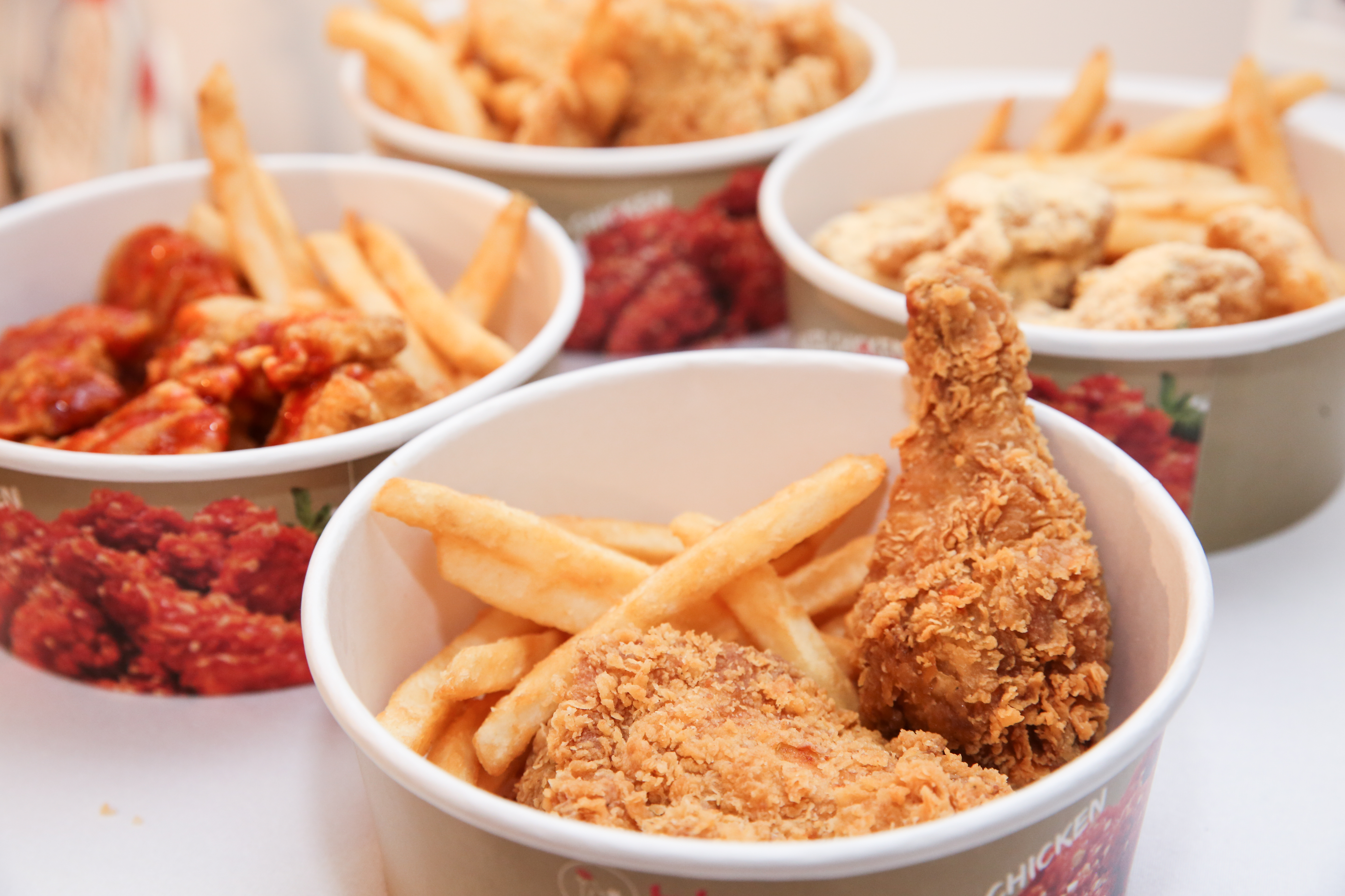 全台最高齡男性人瑞王寶華透露平常最愛吃炸雞、漢堡和珍奶,完全顛覆保健觀念!