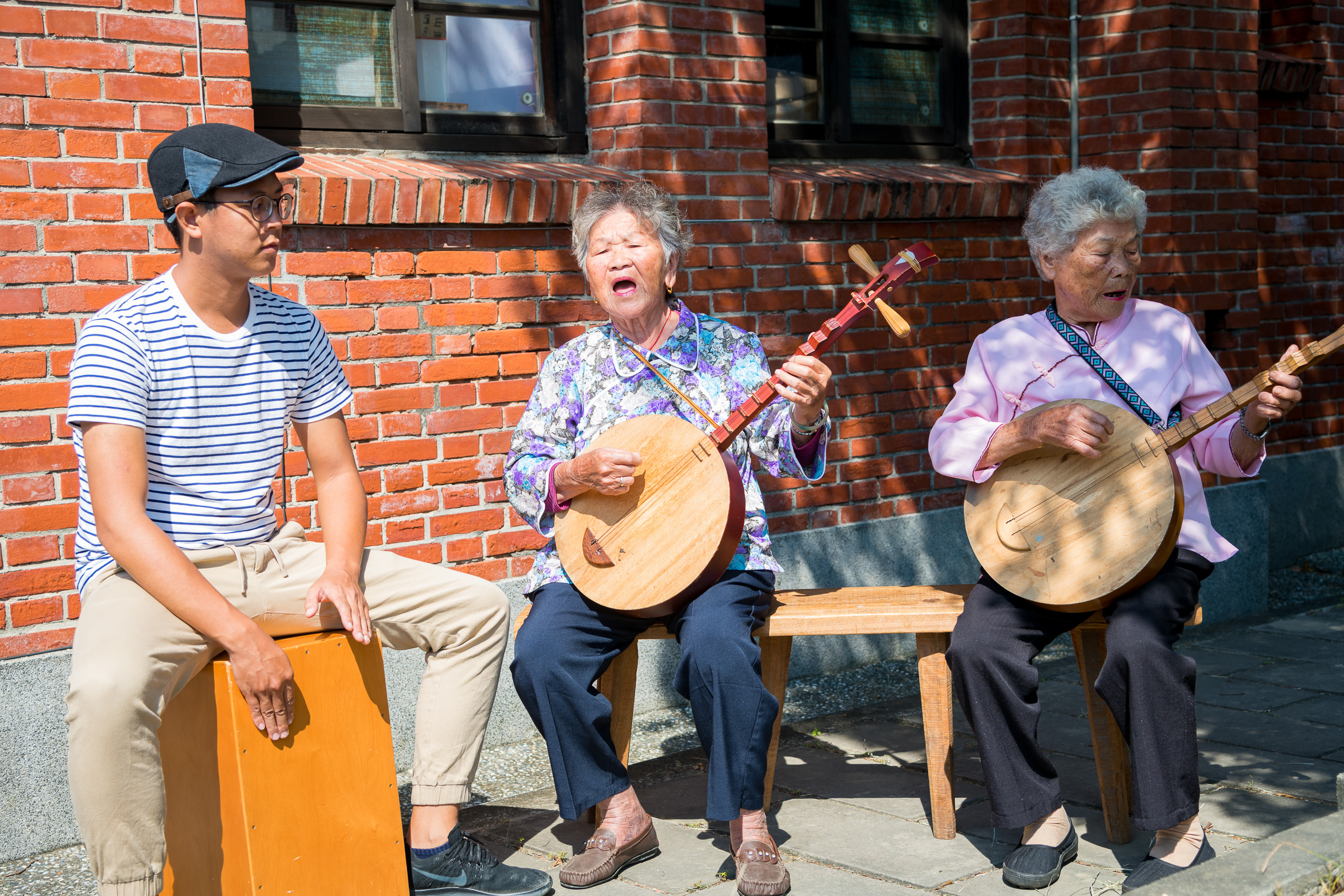 「2018半島歌謠祭」今年由年輕人將恆春民謠重新編曲，阿嬤彈唱月琴新調。