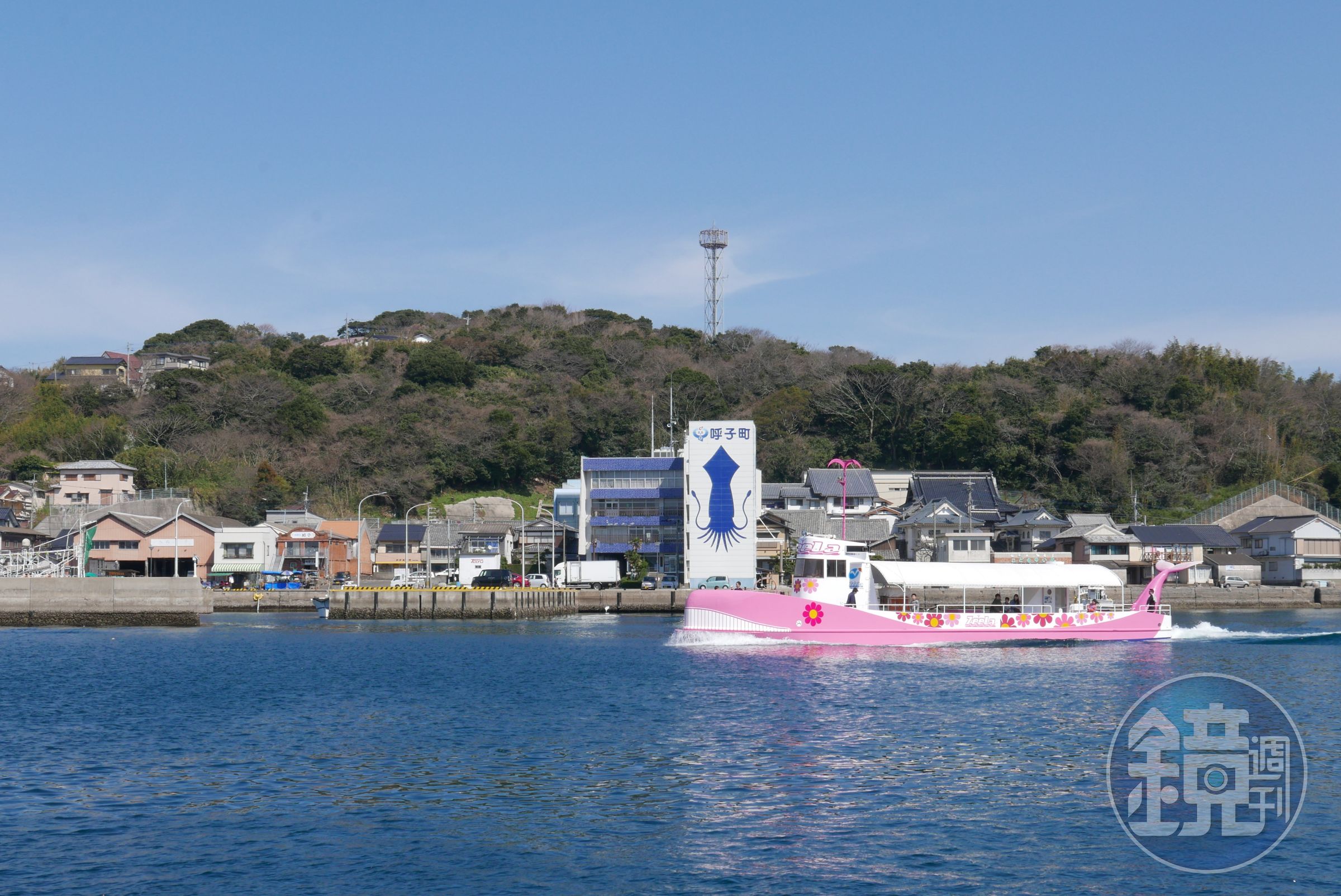 呼子港以烏賊為標誌，可搭乘烏賊號出海遊玩。