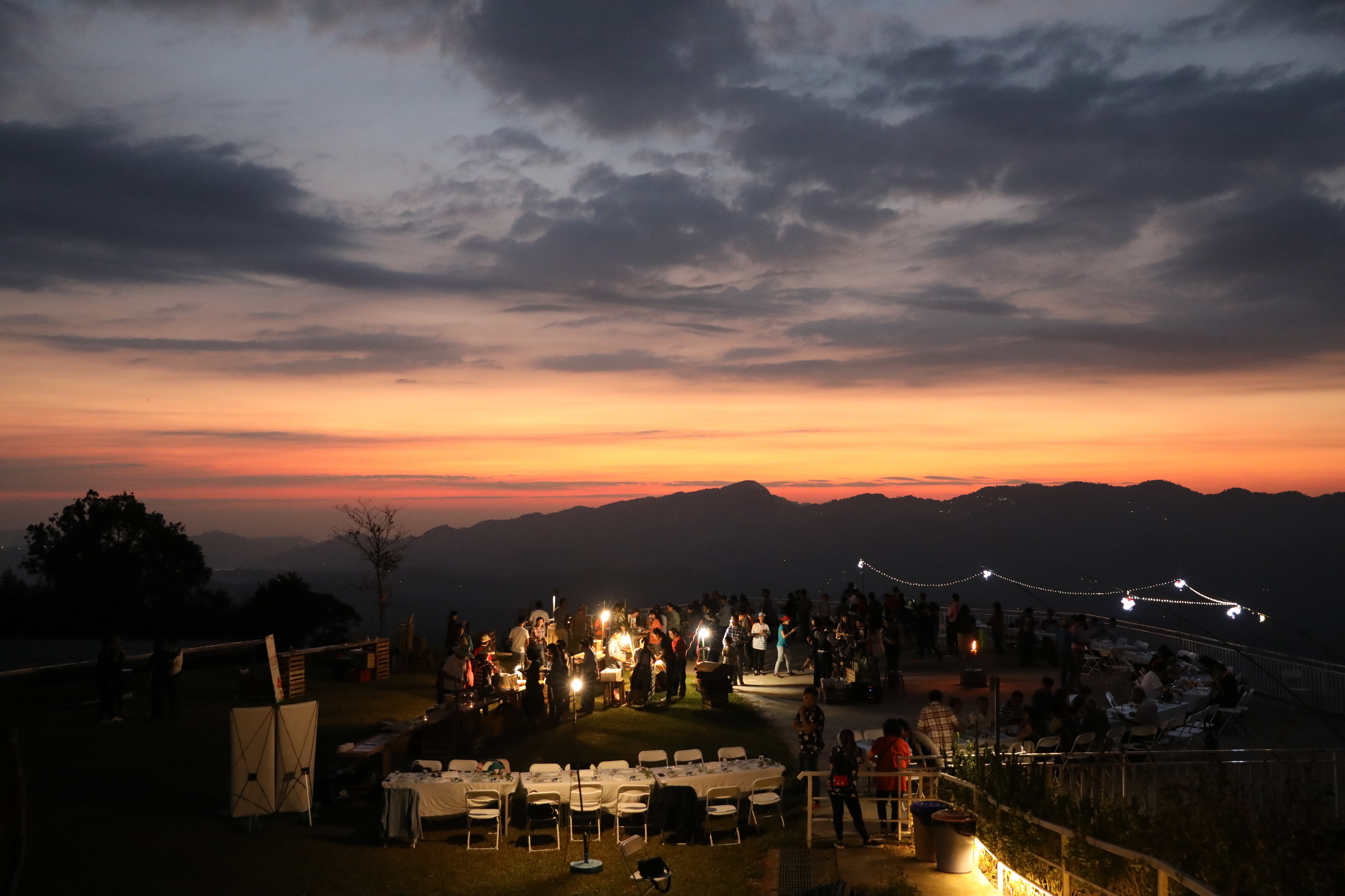 夕陽西下、華燈初上，正是星空晚宴開始的時刻。