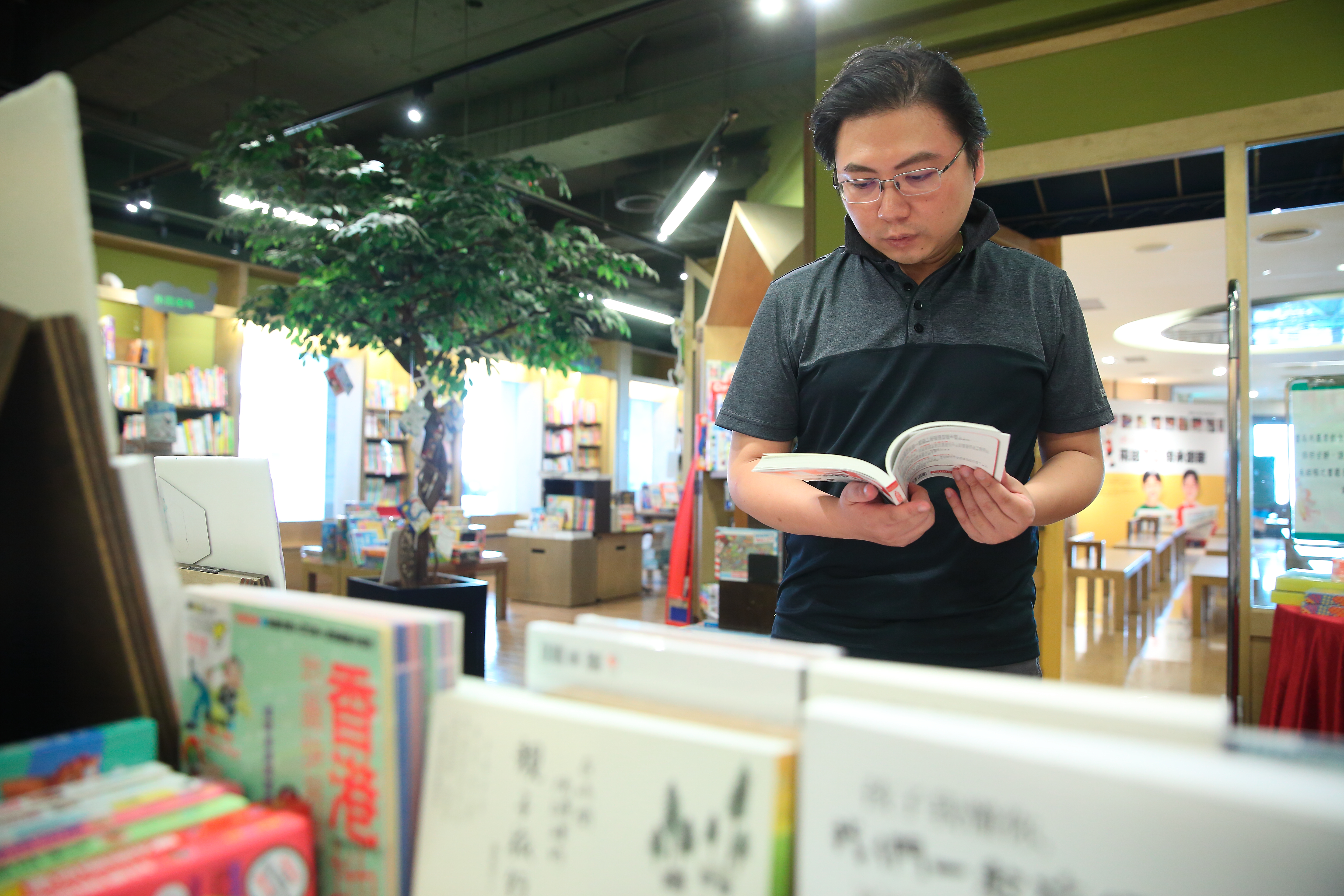 佘尚樺沒有商科背景，靠著過去慘賠經驗及努力的鑽研自修，創出3步驟選股法。