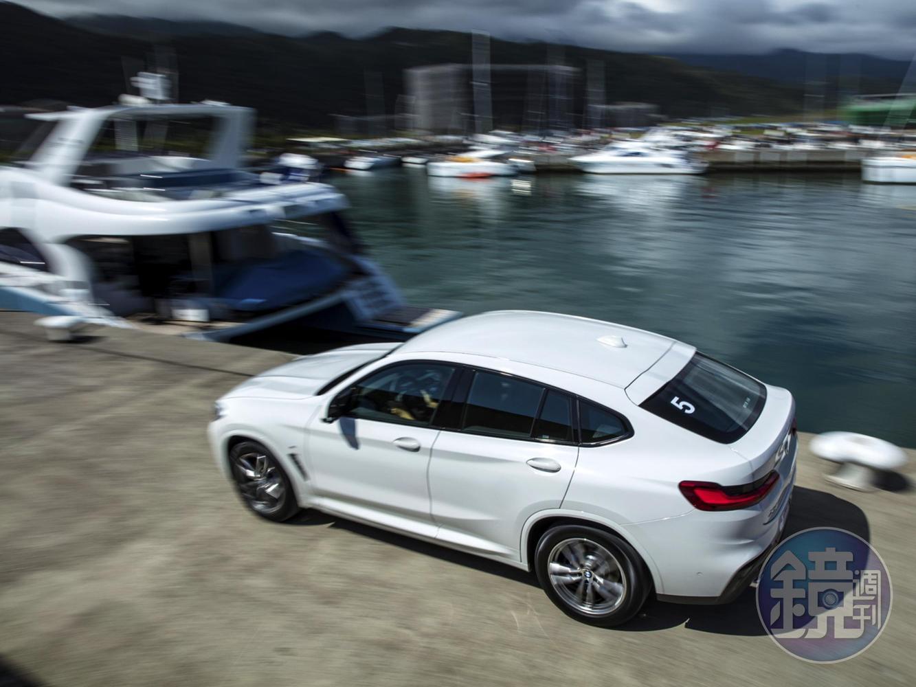 BMW X4 M40i及X4 xDrive30i除了增加SPORT+動態行車模式之外，還提供彈射起步功能(Launch Control)，強調卓越的運動性能。