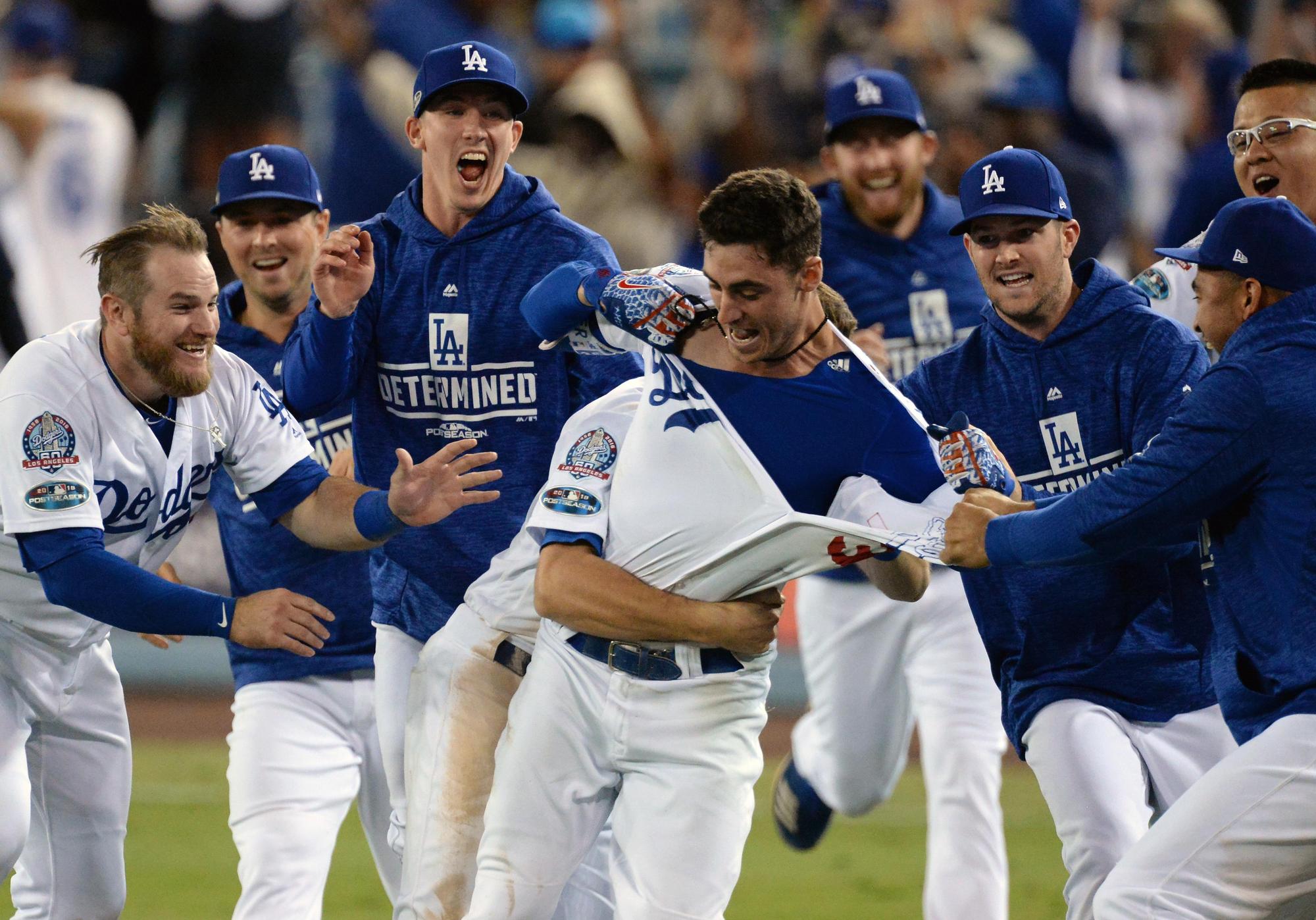 道奇靠著貝林格(Cody Bellinger)再見安打,最終以2比1氣走釀酒人,中止逾5小時的惡鬥。(東方IC)