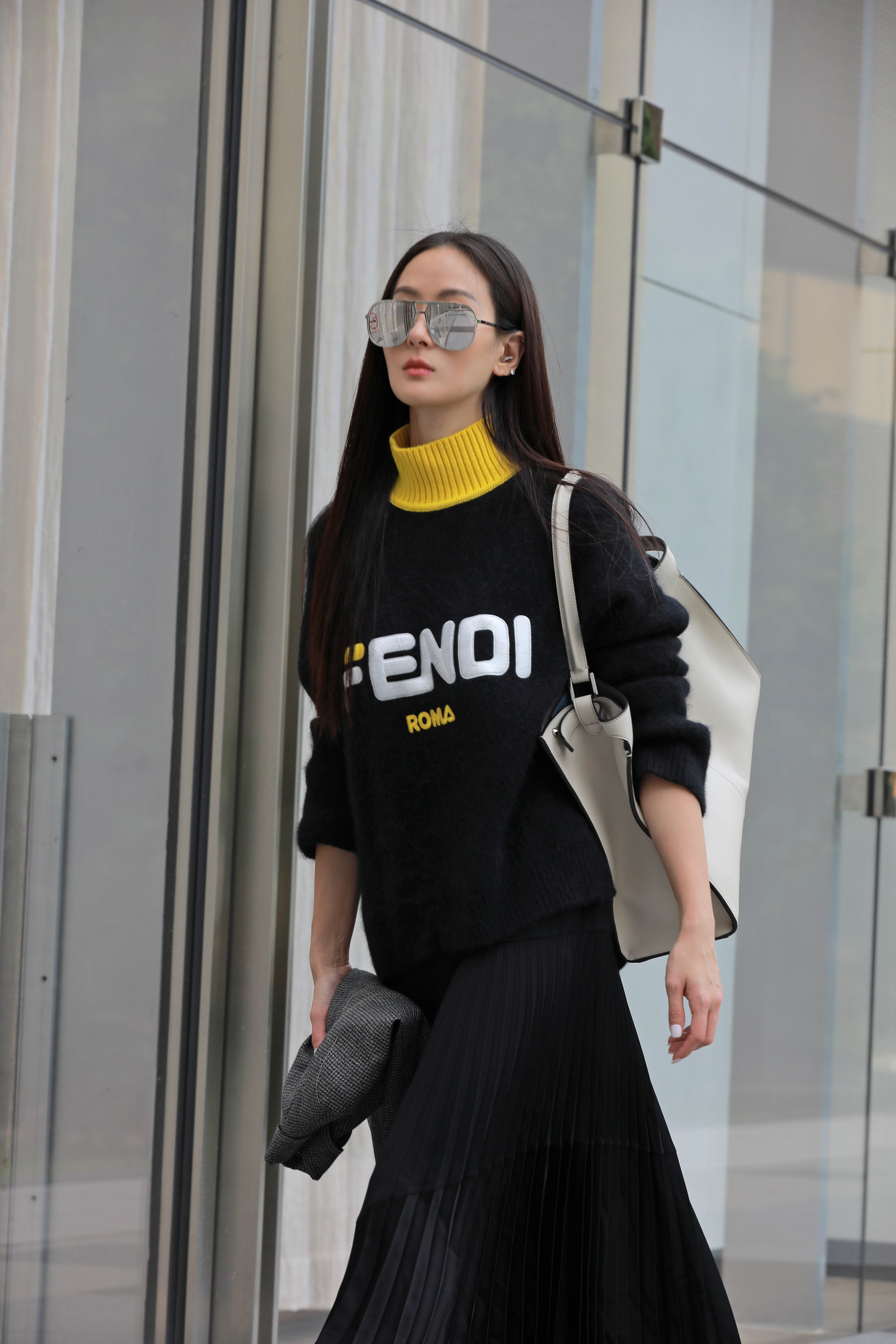 孫芸芸也穿上快閃系列的FENDI MANIA上衣。（FENDI提供）